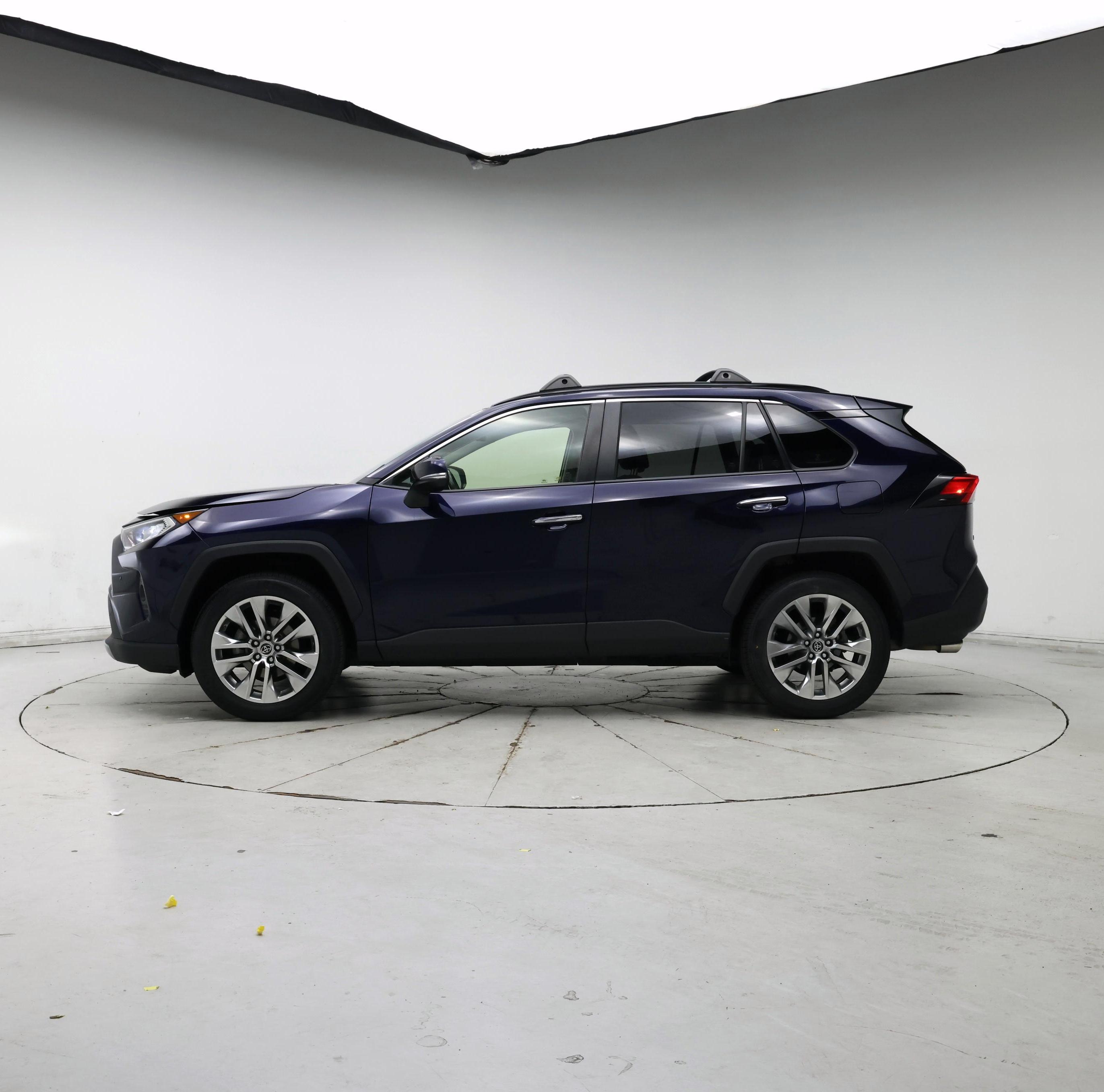 Thumbnail: 2019 Toyota RAV4 - 3