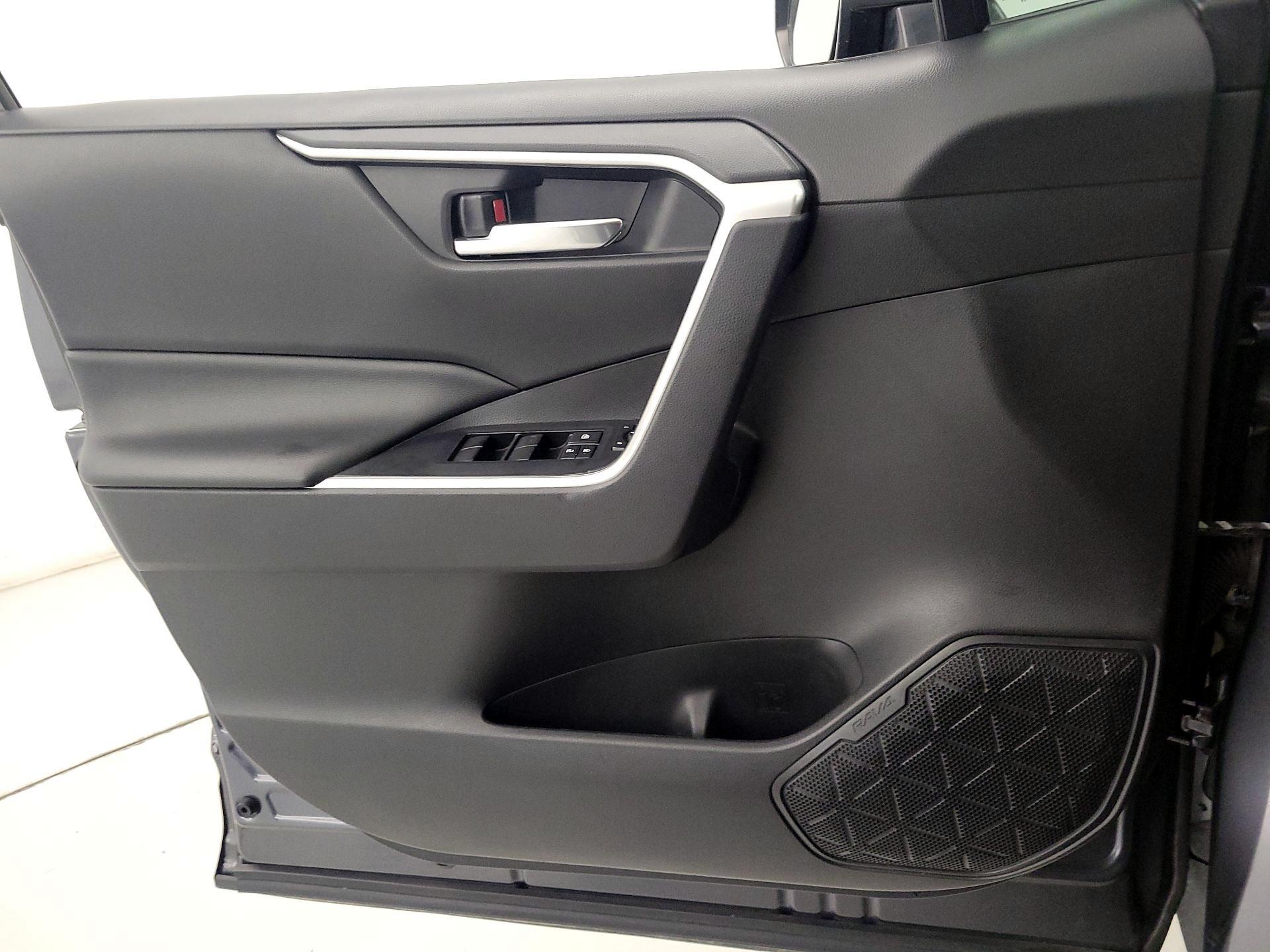 Thumbnail: 2020 Toyota RAV4 - 12