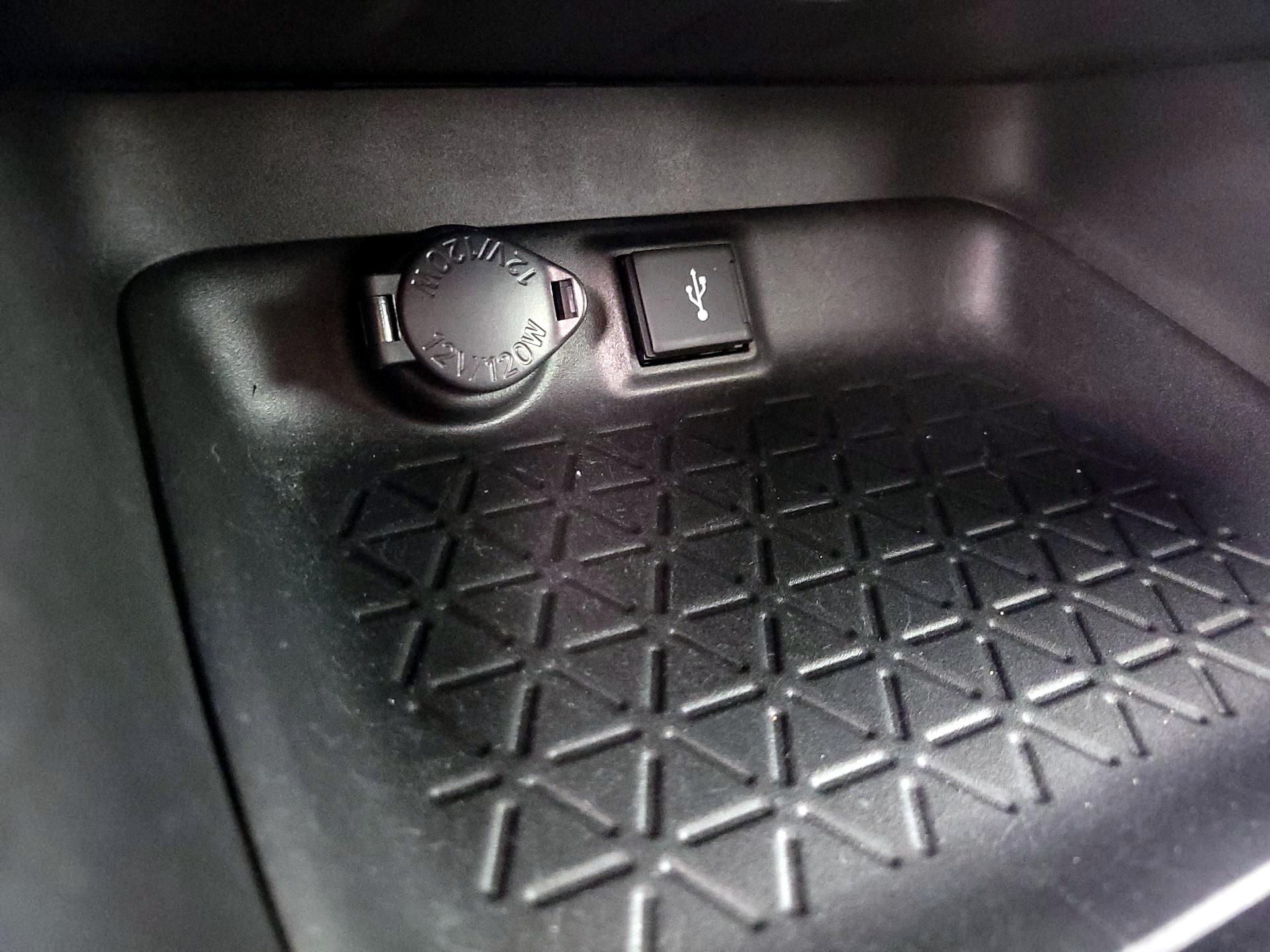 Thumbnail: 2020 Toyota RAV4 - 18