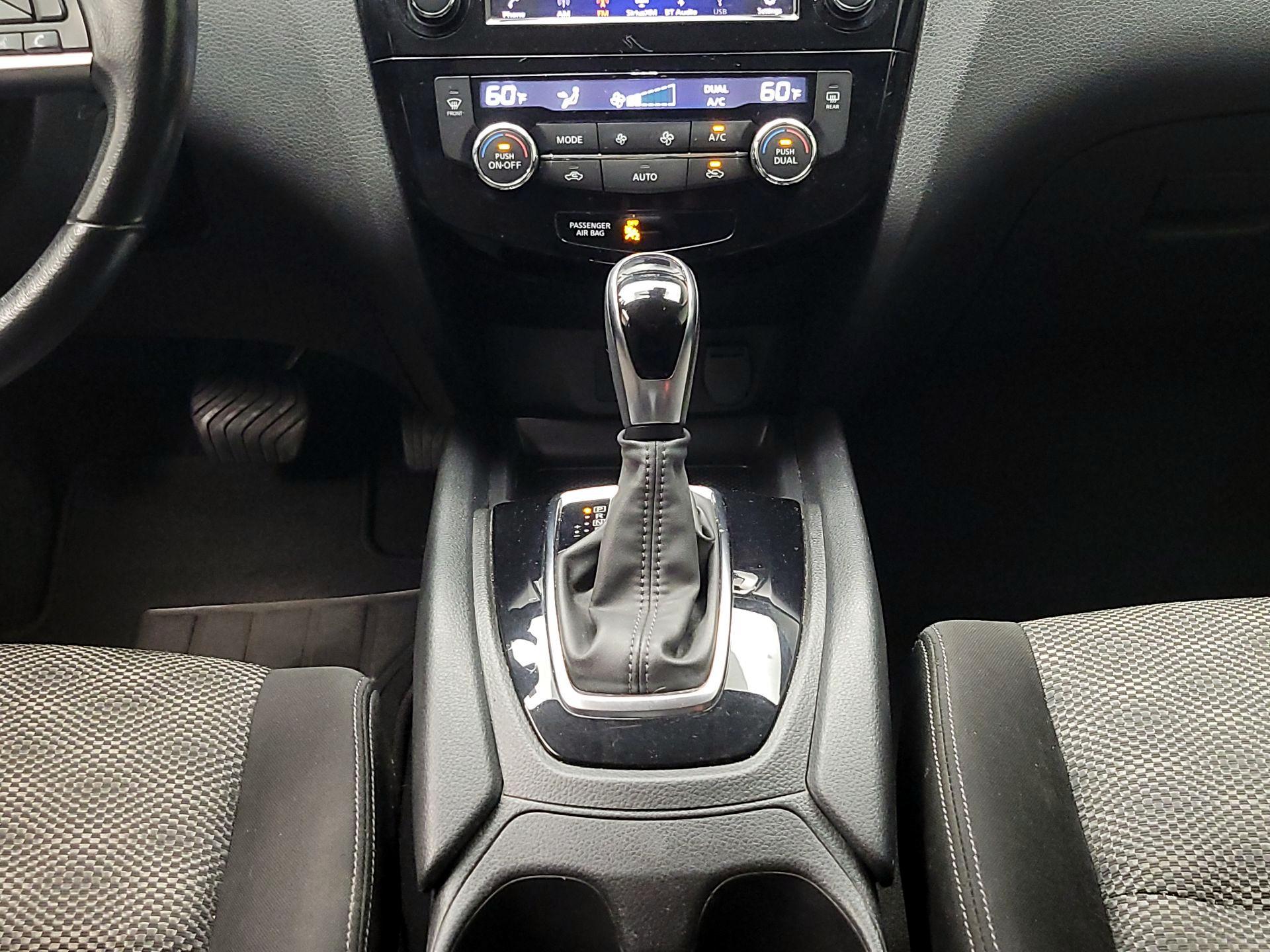 Thumbnail: 2019 Nissan Rogue Sport - 17