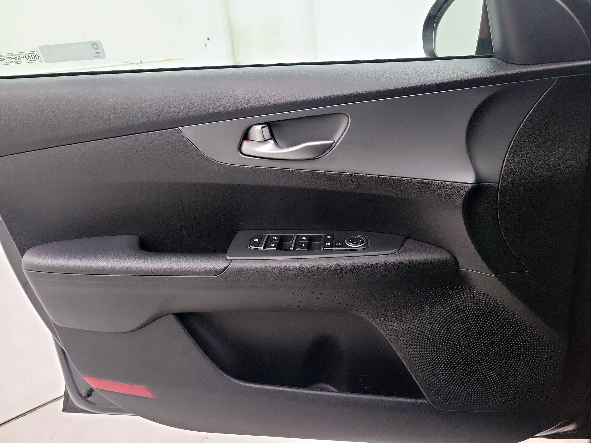 Thumbnail: 2019 Kia Forte - 12