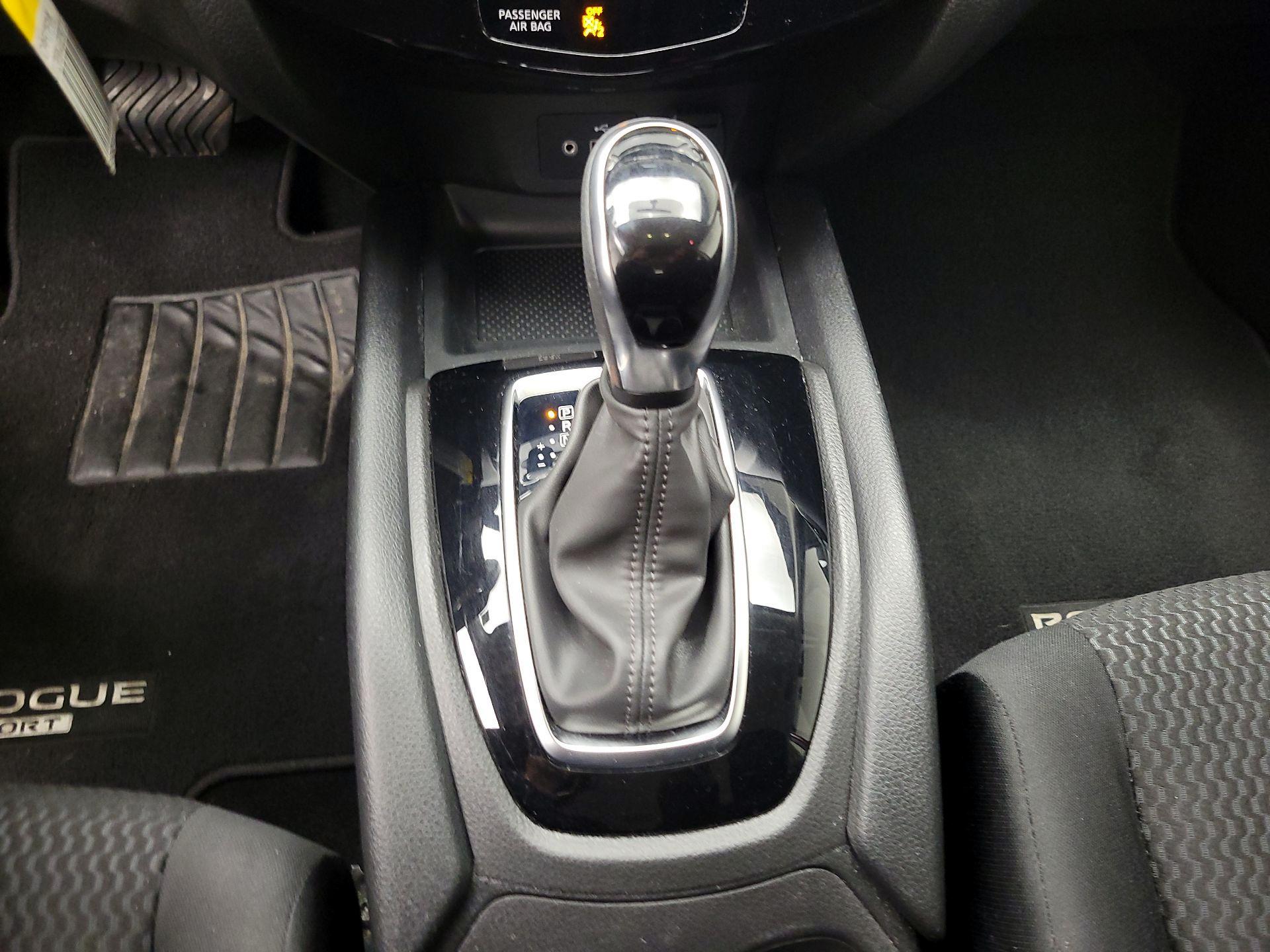 Thumbnail: 2019 Nissan Rogue Sport - 17