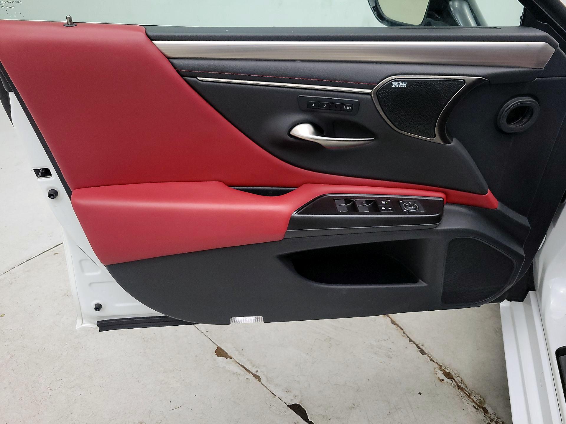 Thumbnail: 2019 Lexus ES - 12