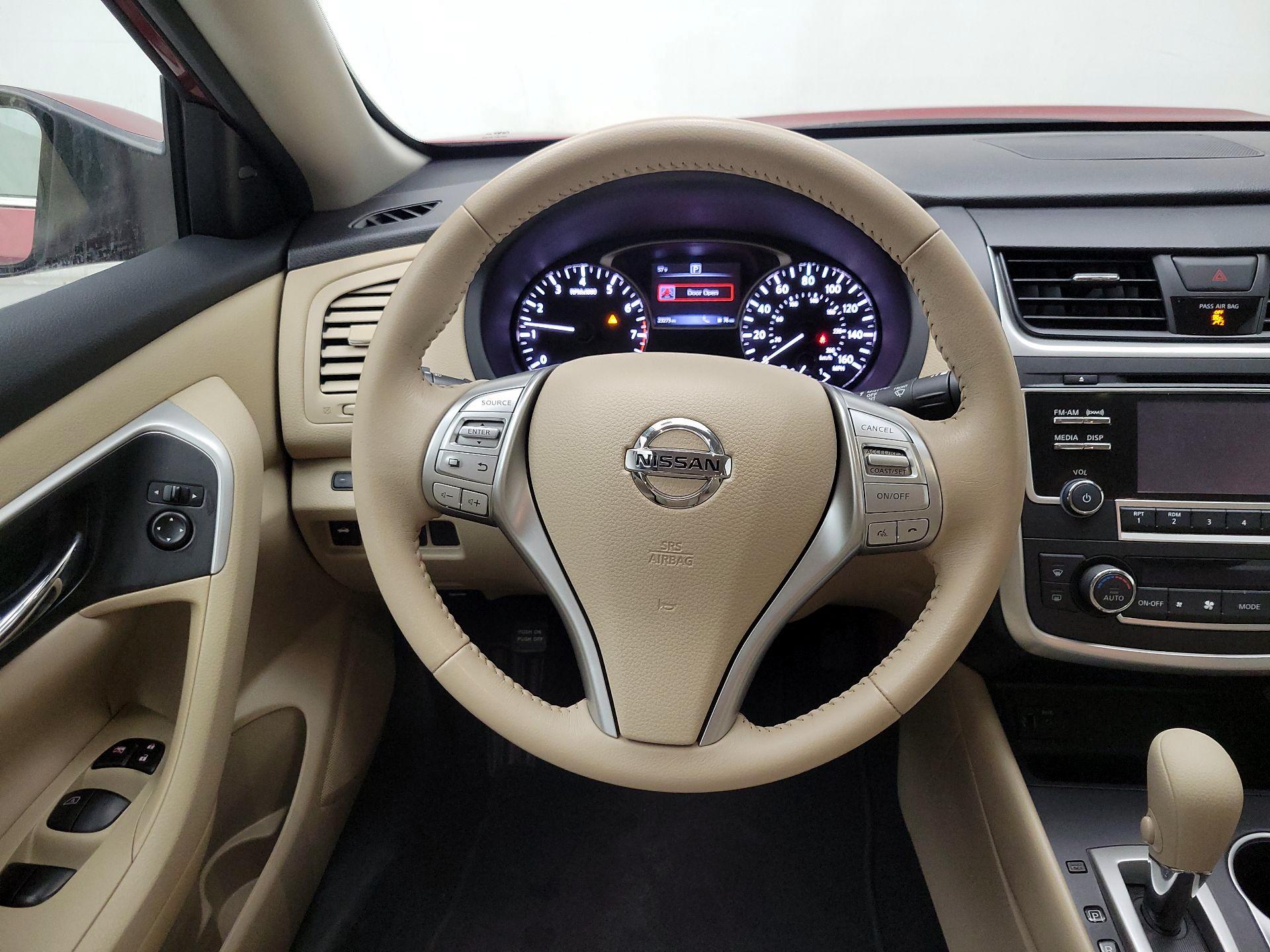 Thumbnail: 2016 Nissan Altima - 10