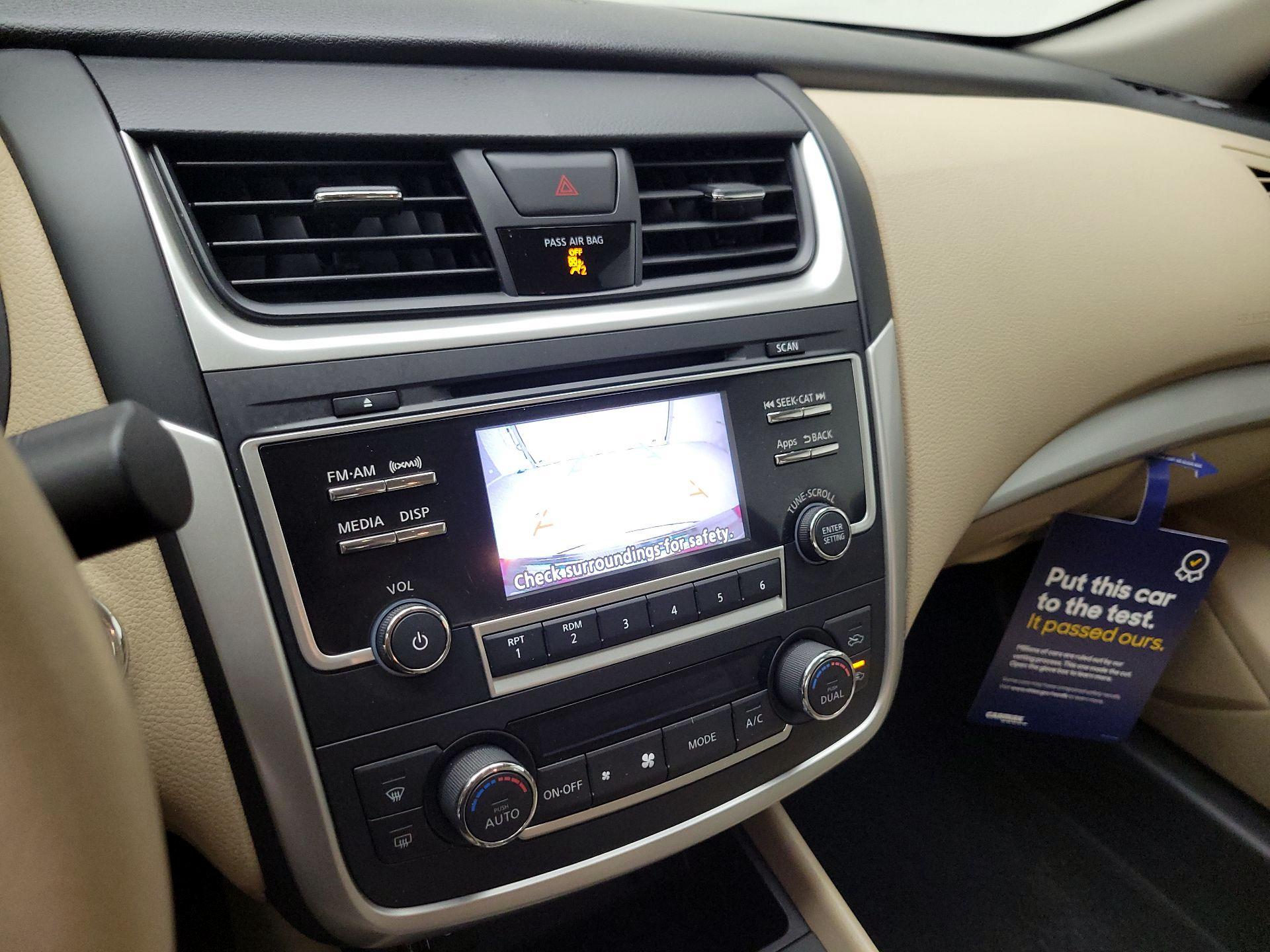 Thumbnail: 2016 Nissan Altima - 14