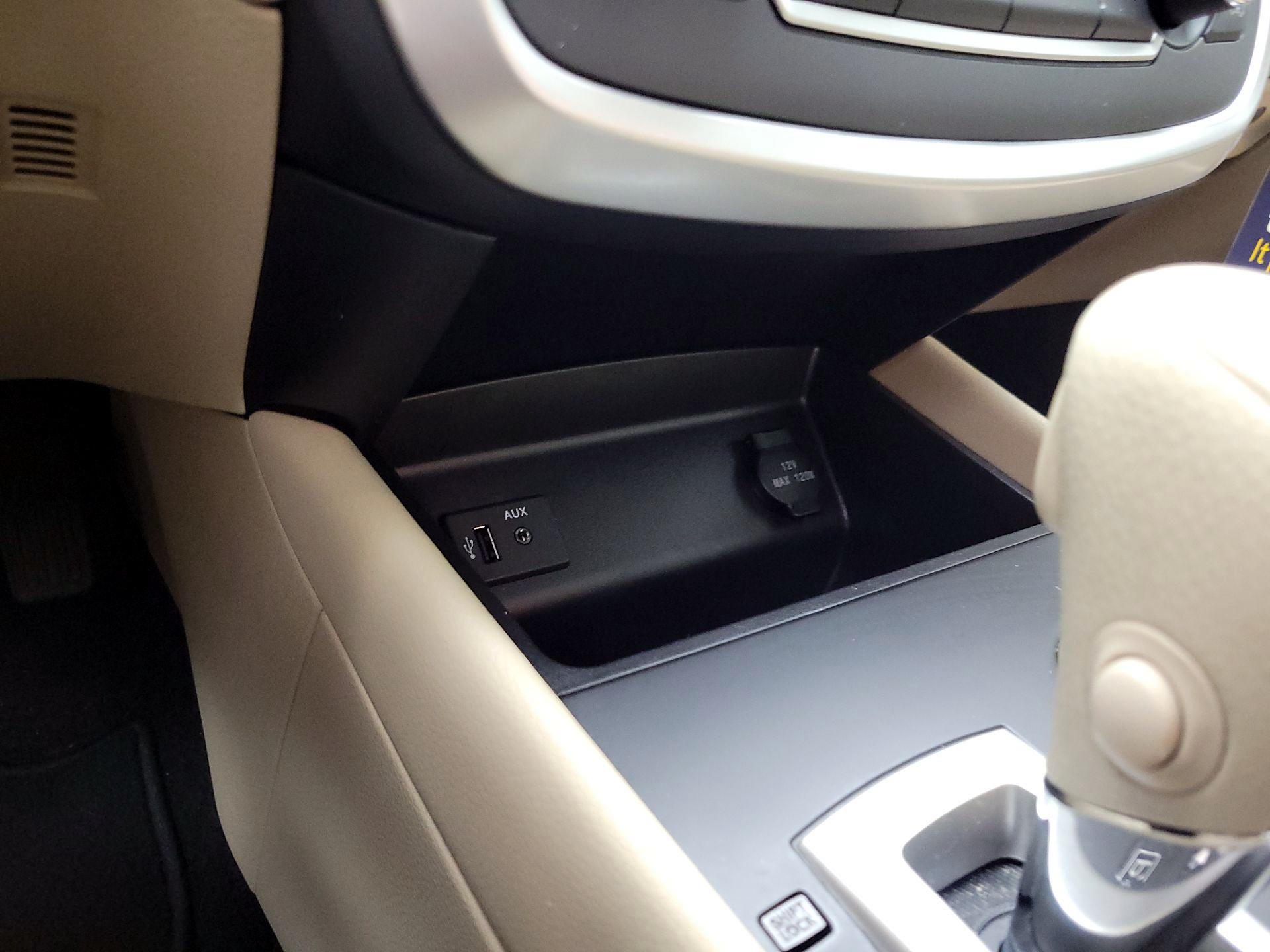 Thumbnail: 2016 Nissan Altima - 18