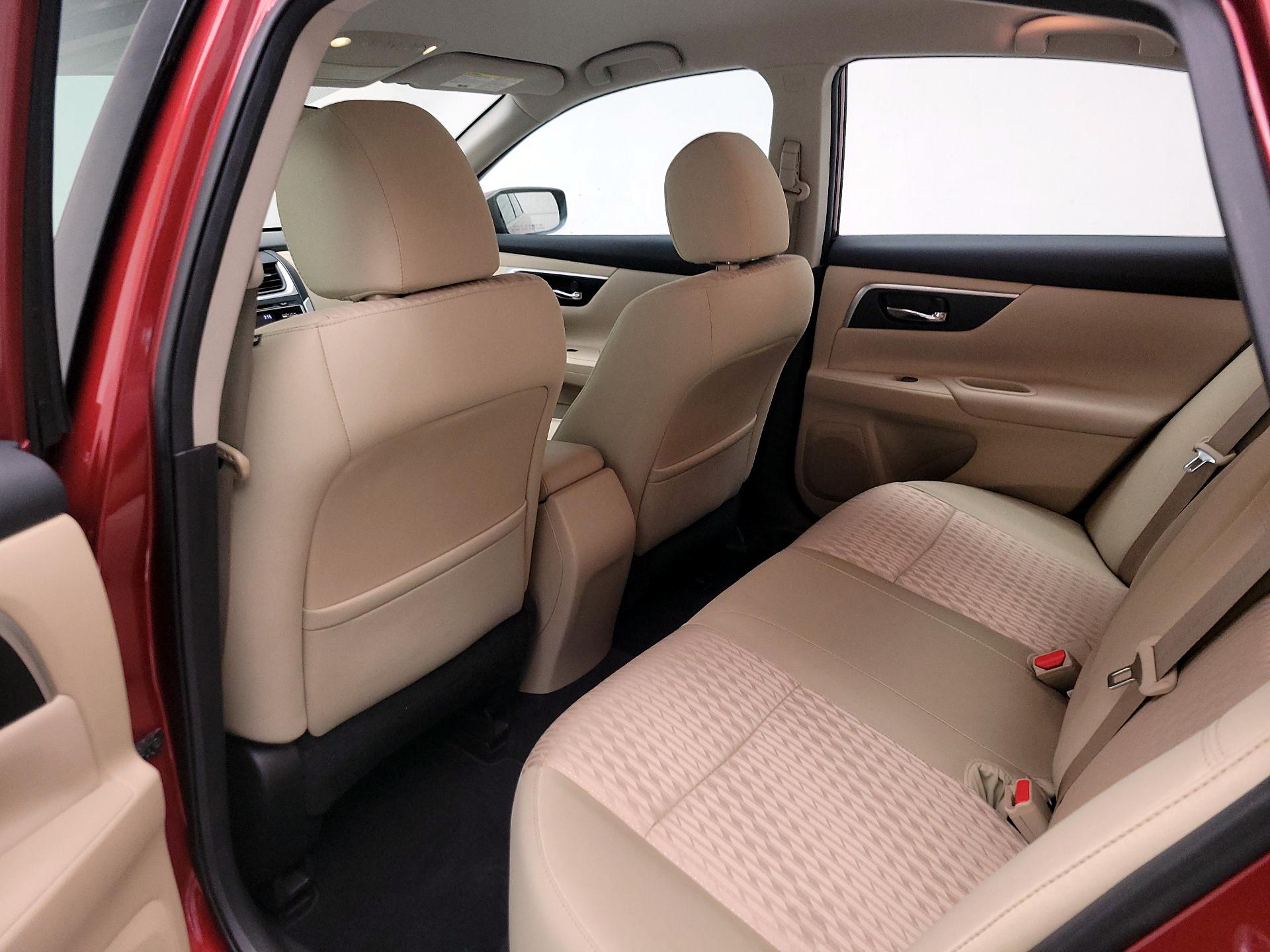 Thumbnail: 2016 Nissan Altima - 19