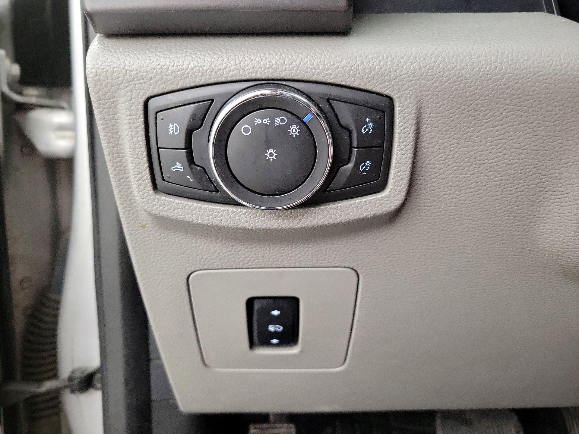 Thumbnail: 2016 Ford F-150 - 13