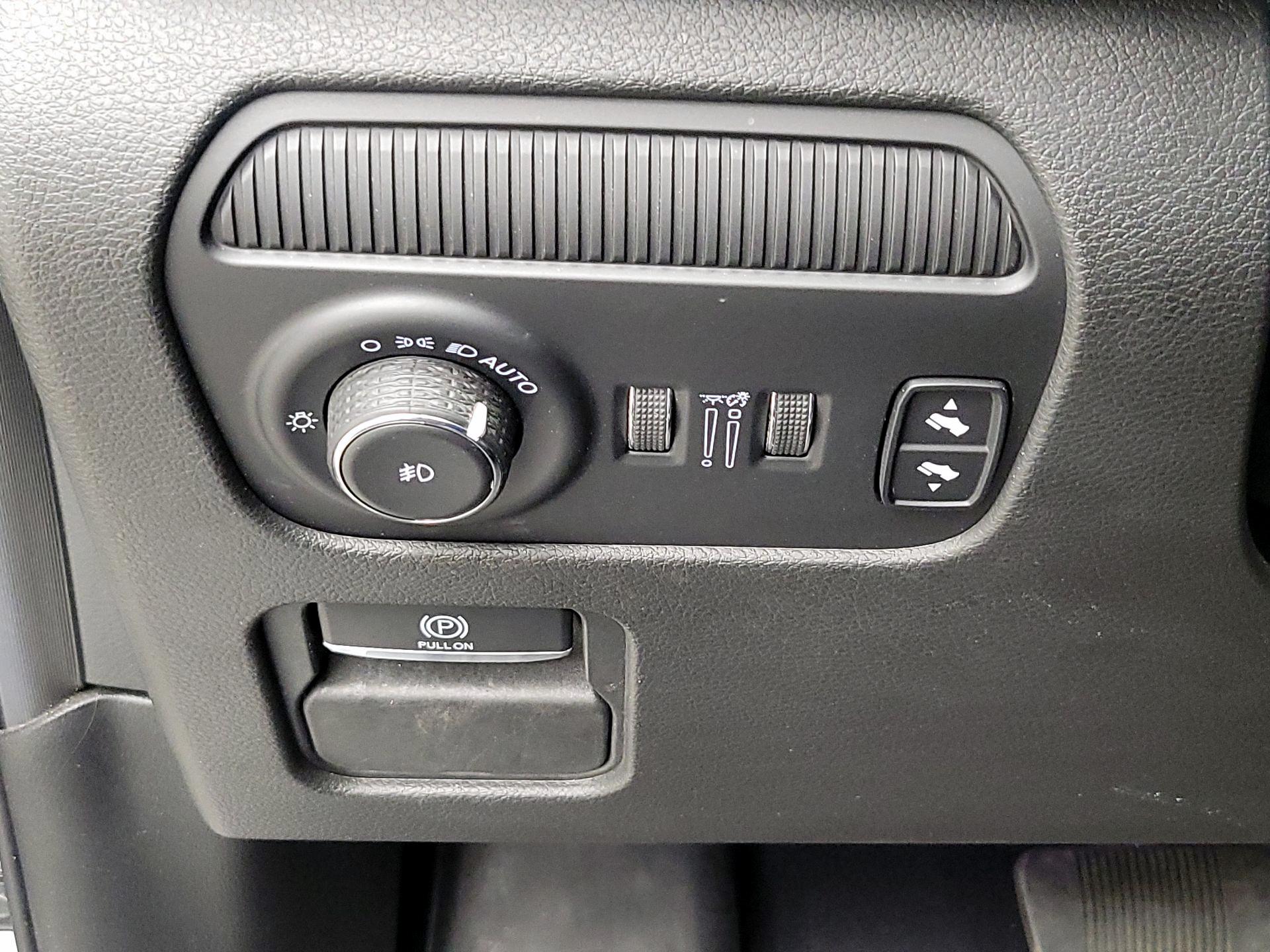 Thumbnail: 2022 Jeep Grand Wagoneer - 13