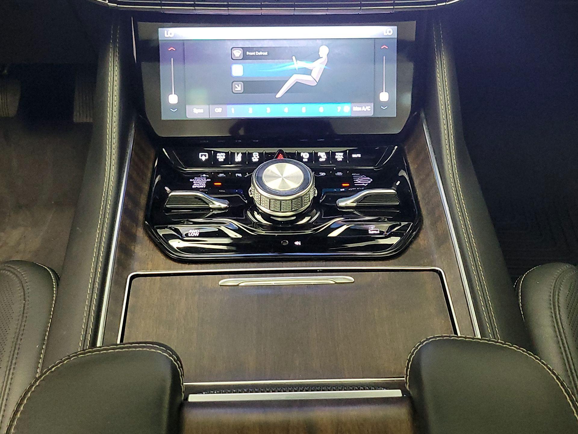 Thumbnail: 2022 Jeep Grand Wagoneer - 18