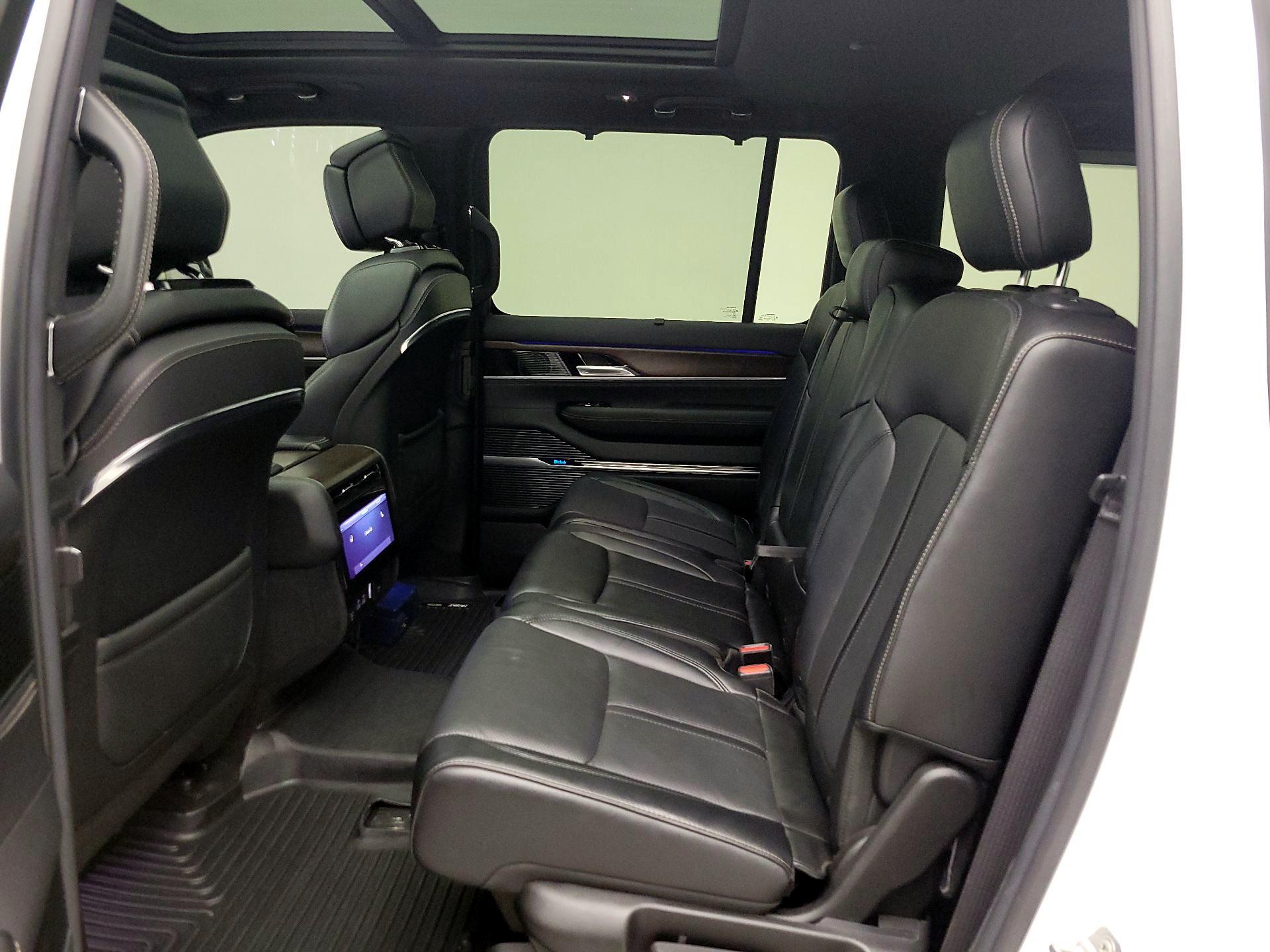 Thumbnail: 2022 Jeep Grand Wagoneer - 20