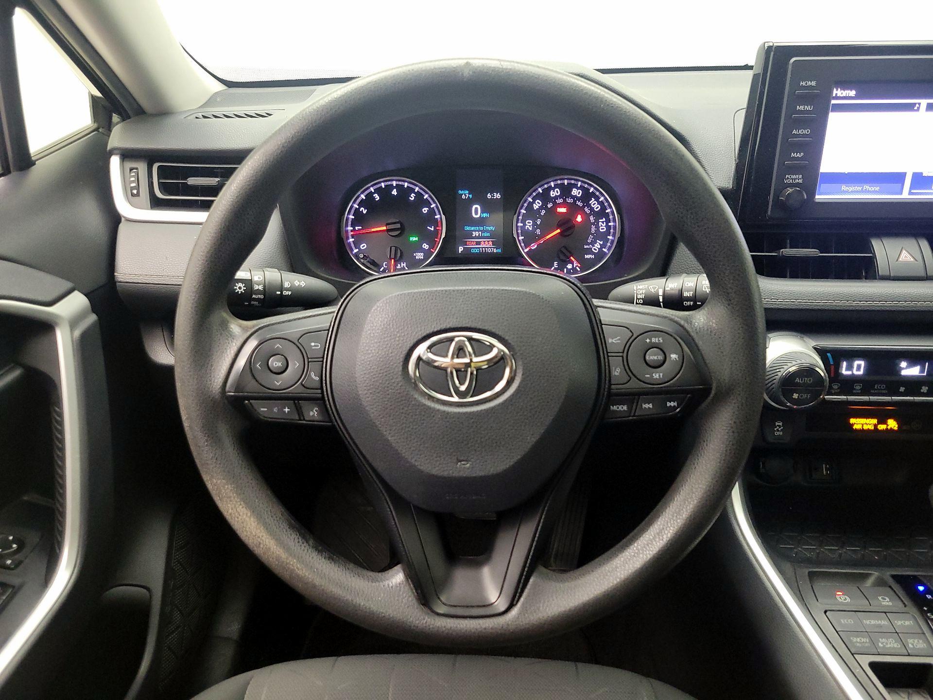 Thumbnail: 2019 Toyota RAV4 - 10