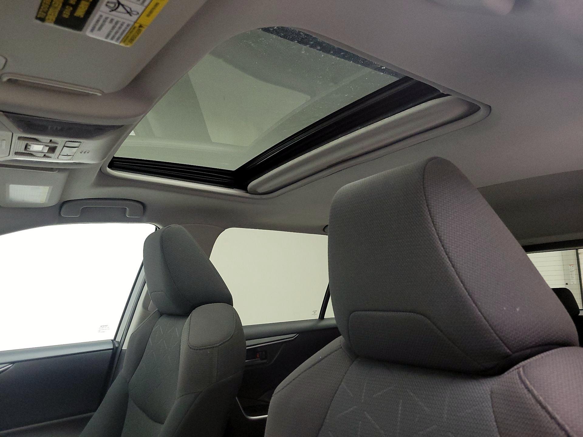 Thumbnail: 2019 Toyota RAV4 - 20