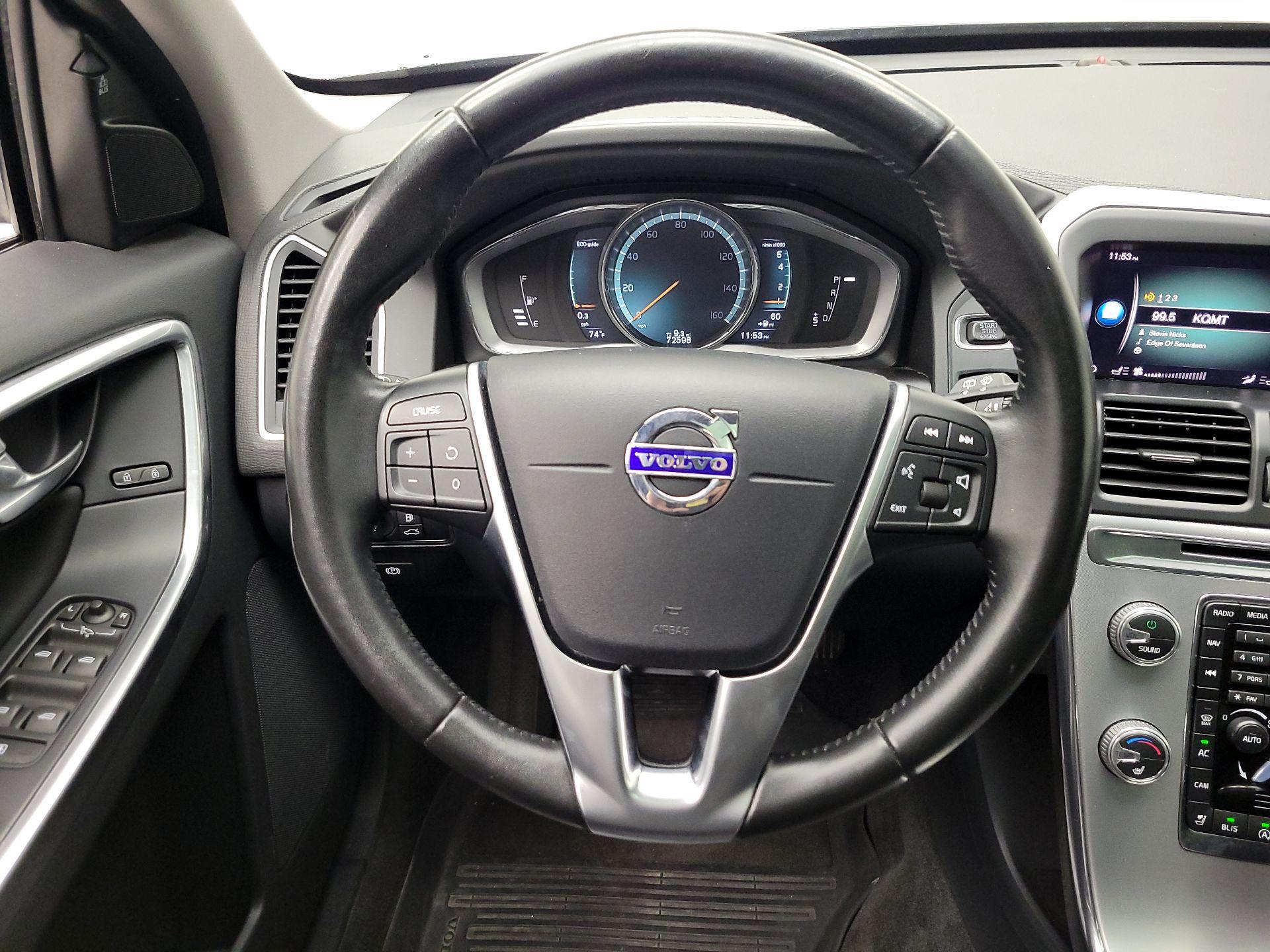Thumbnail: 2017 Volvo XC60 - 10