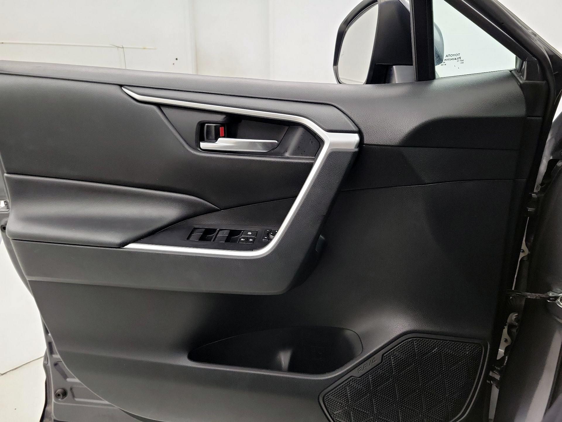 Thumbnail: 2021 Toyota RAV4 - 12