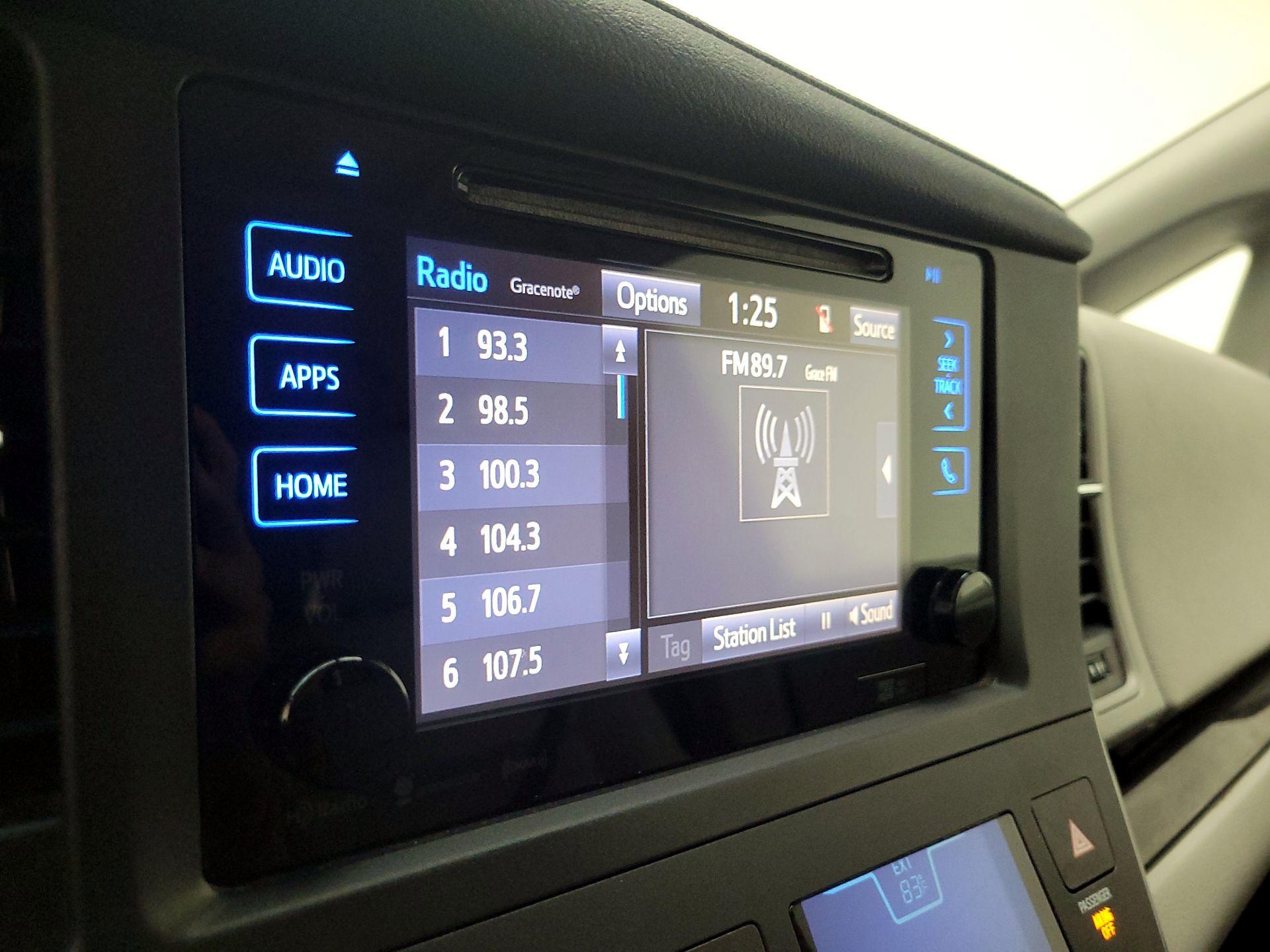 Thumbnail: 2017 Toyota Sienna - 16