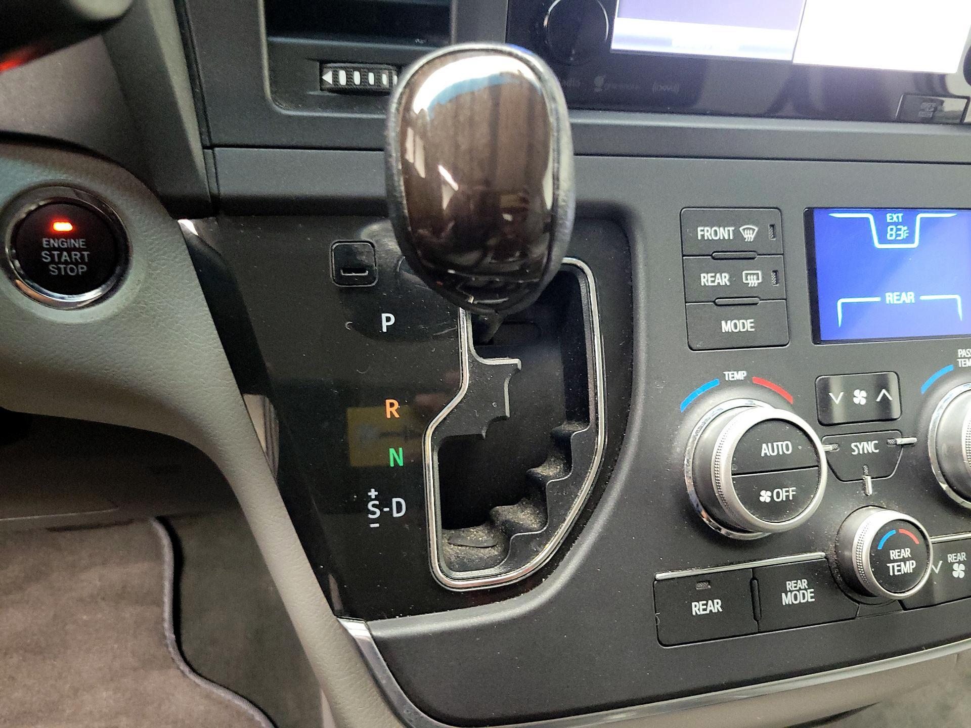 Thumbnail: 2017 Toyota Sienna - 18