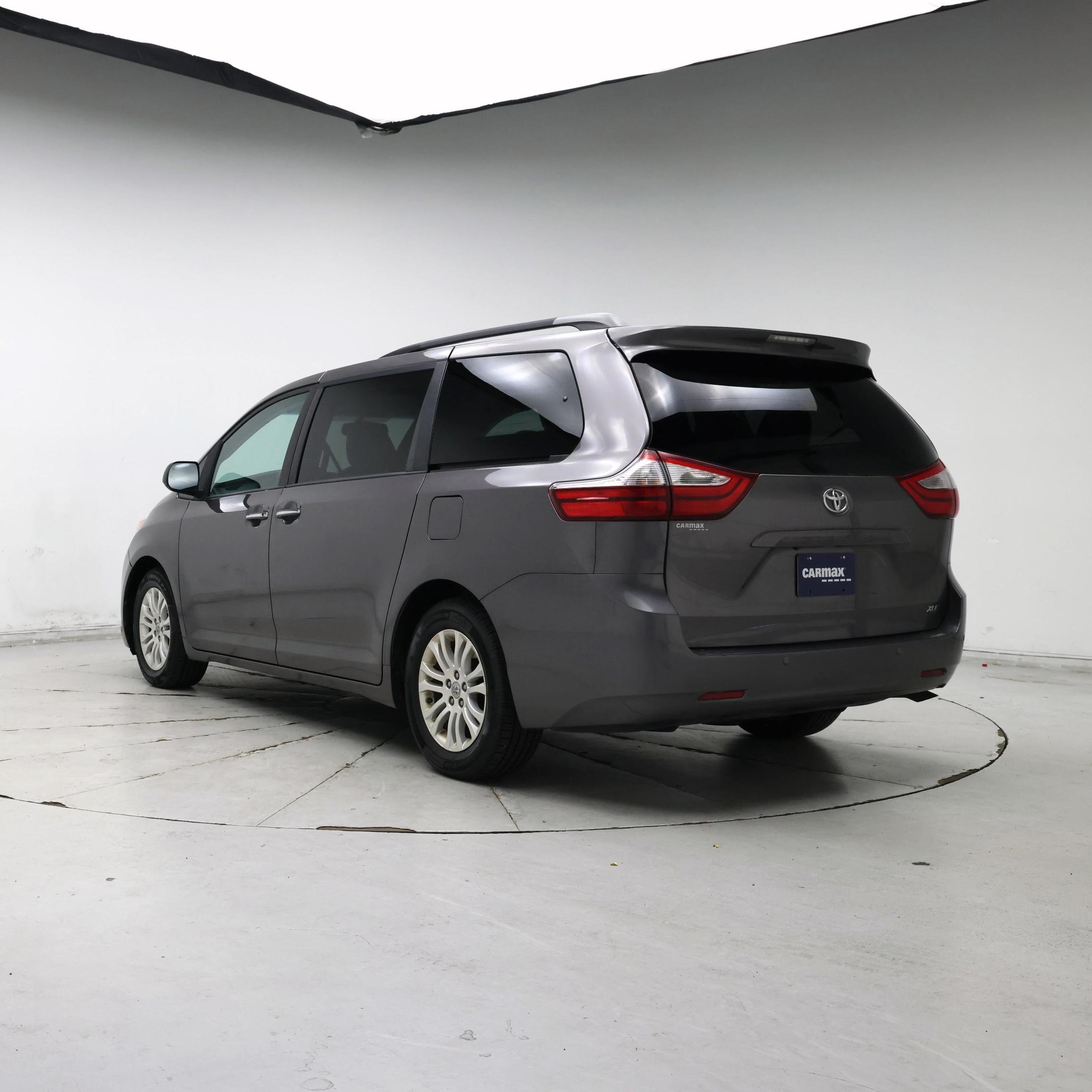 Thumbnail: 2017 Toyota Sienna - 2