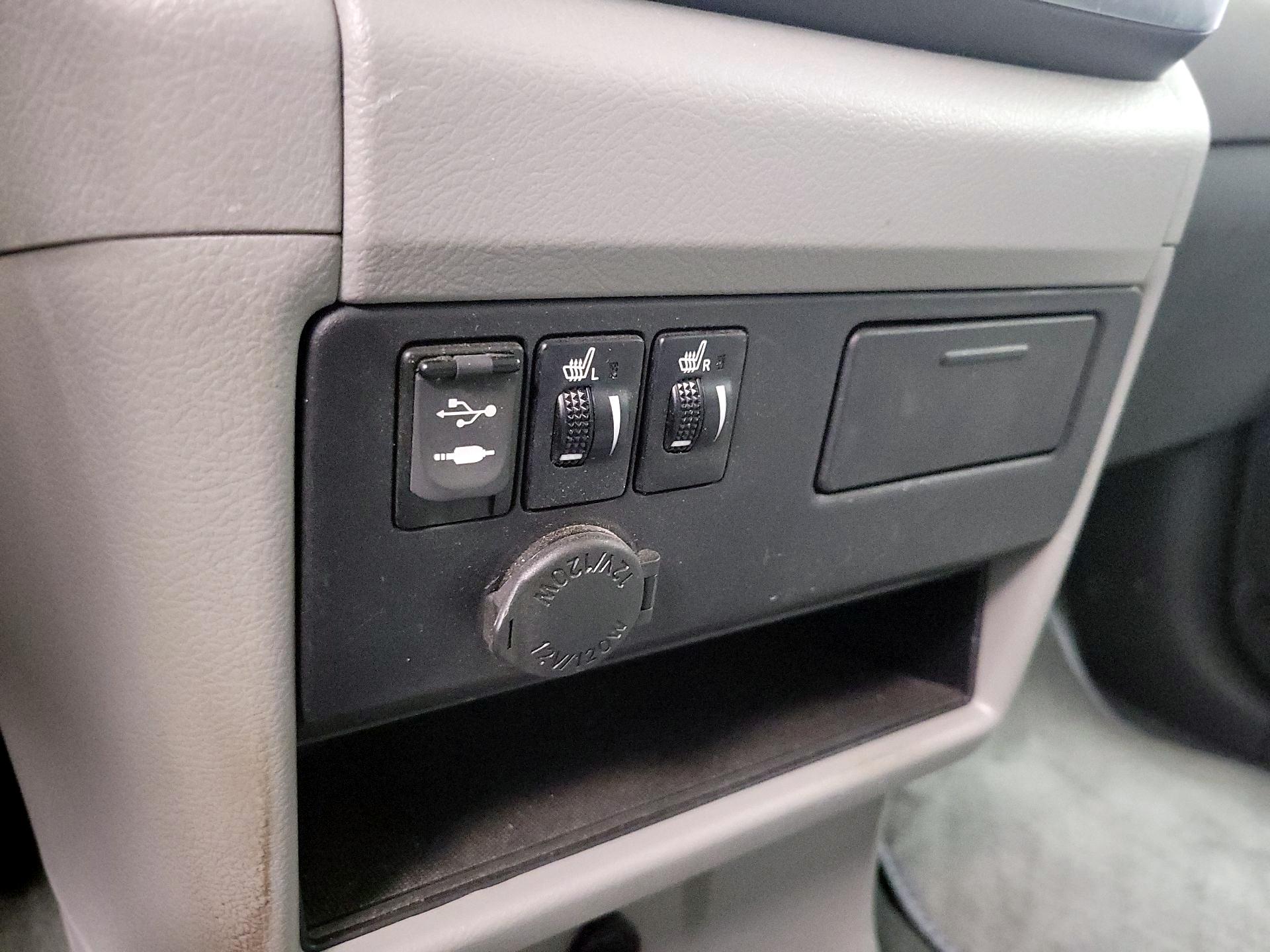 Thumbnail: 2017 Toyota Sienna - 19