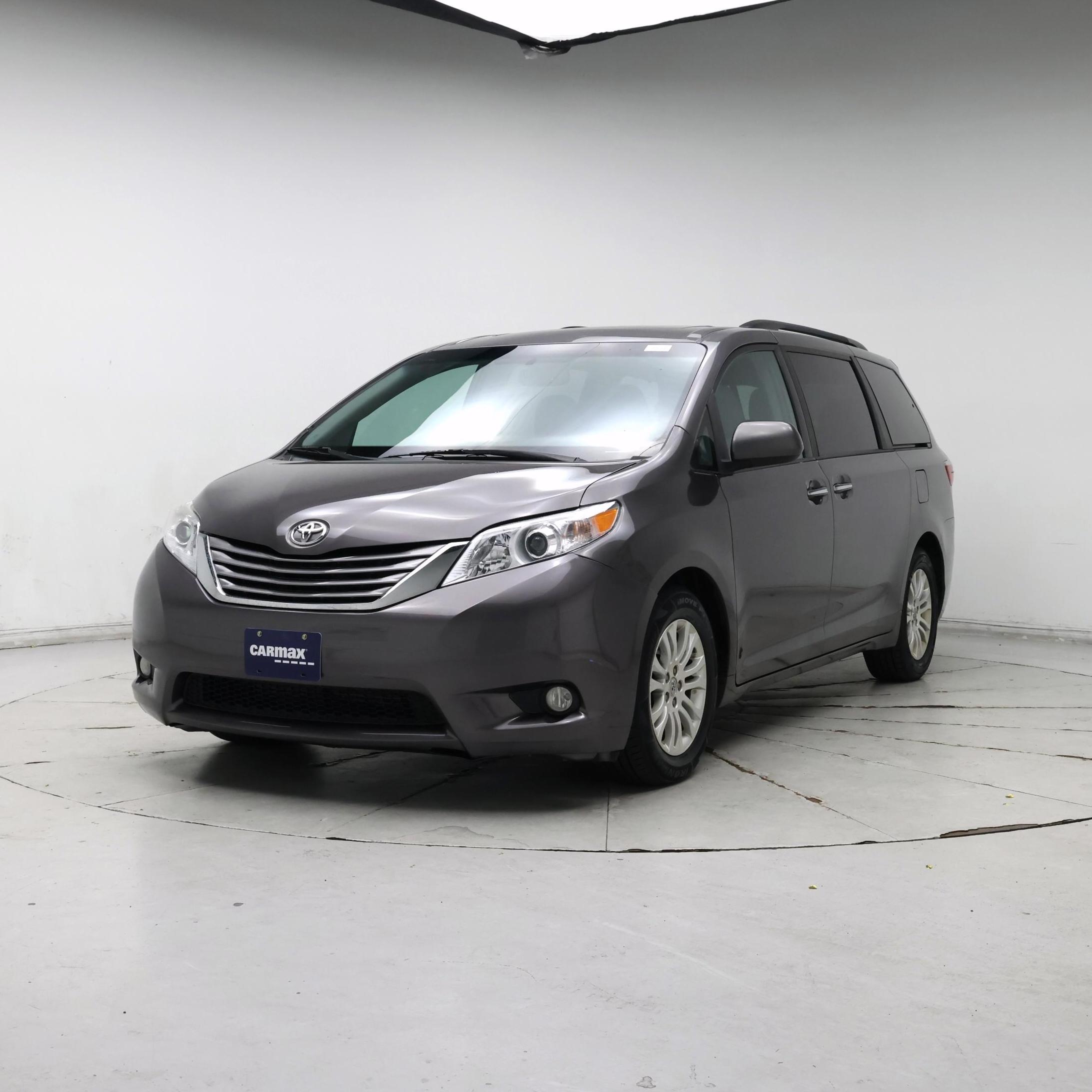 Thumbnail: 2017 Toyota Sienna - 4