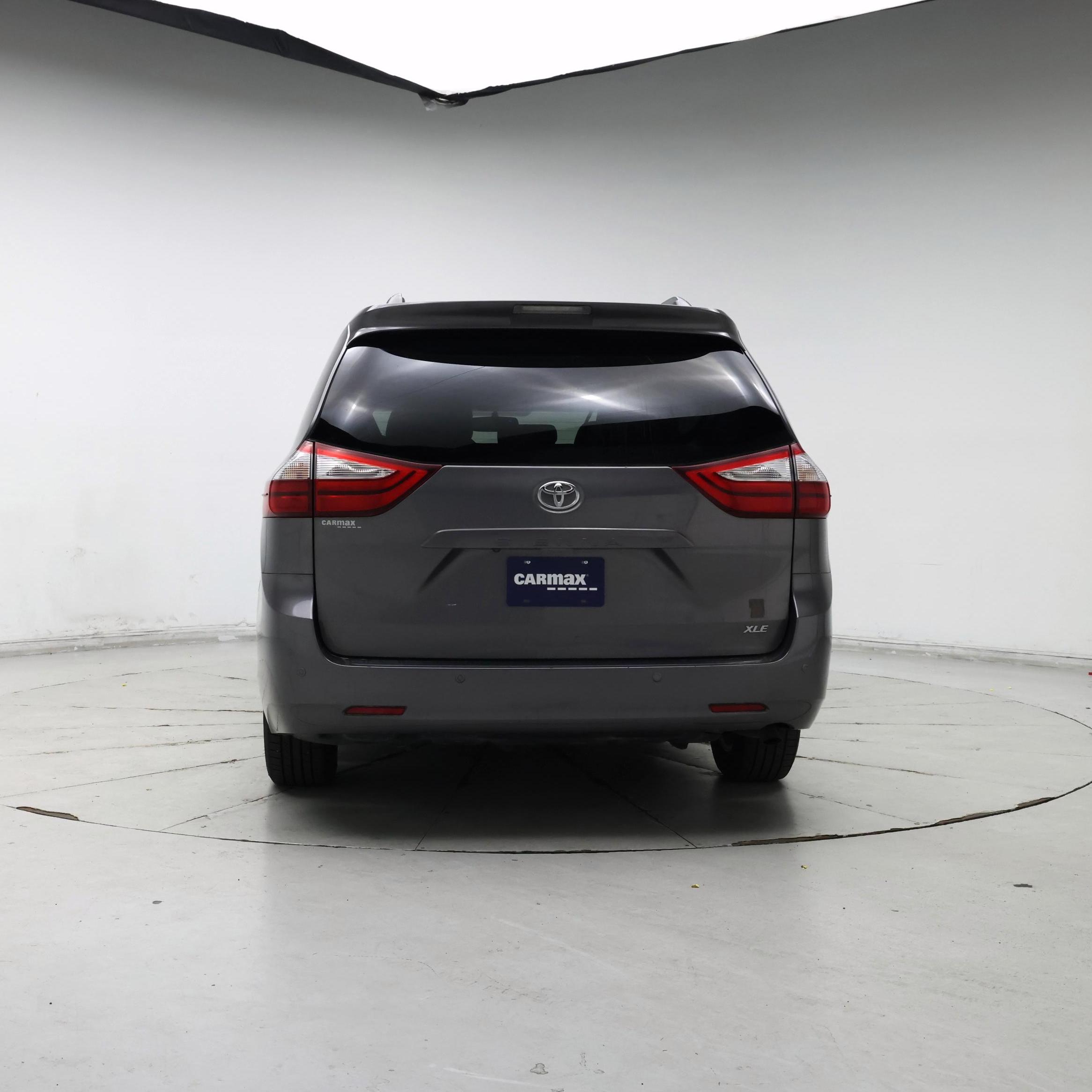 Thumbnail: 2017 Toyota Sienna - 6
