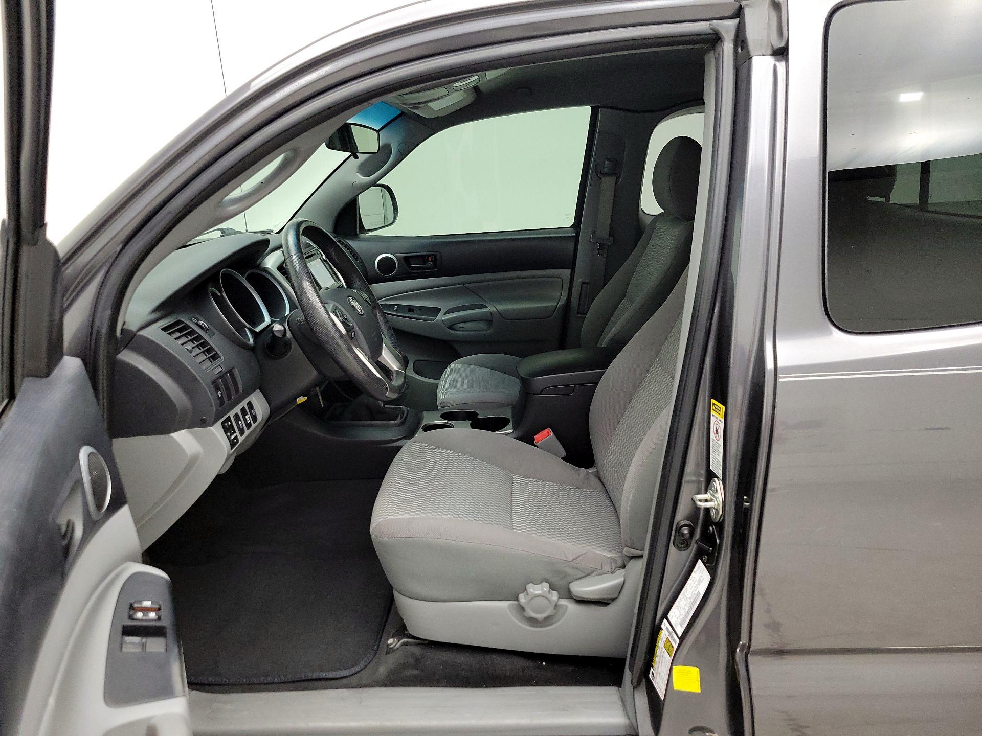 Thumbnail: 2015 Toyota Tacoma - 11