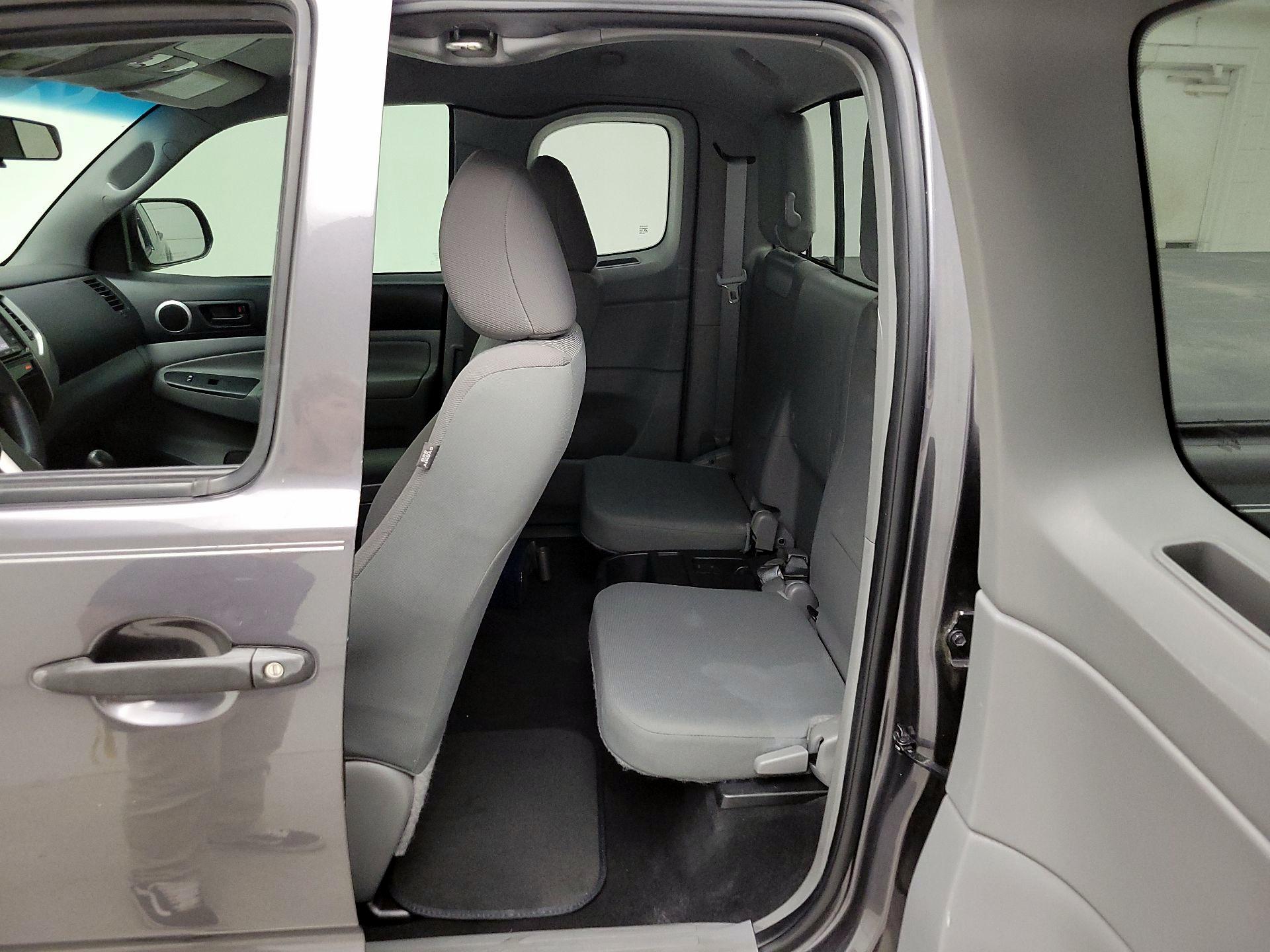 Thumbnail: 2015 Toyota Tacoma - 19