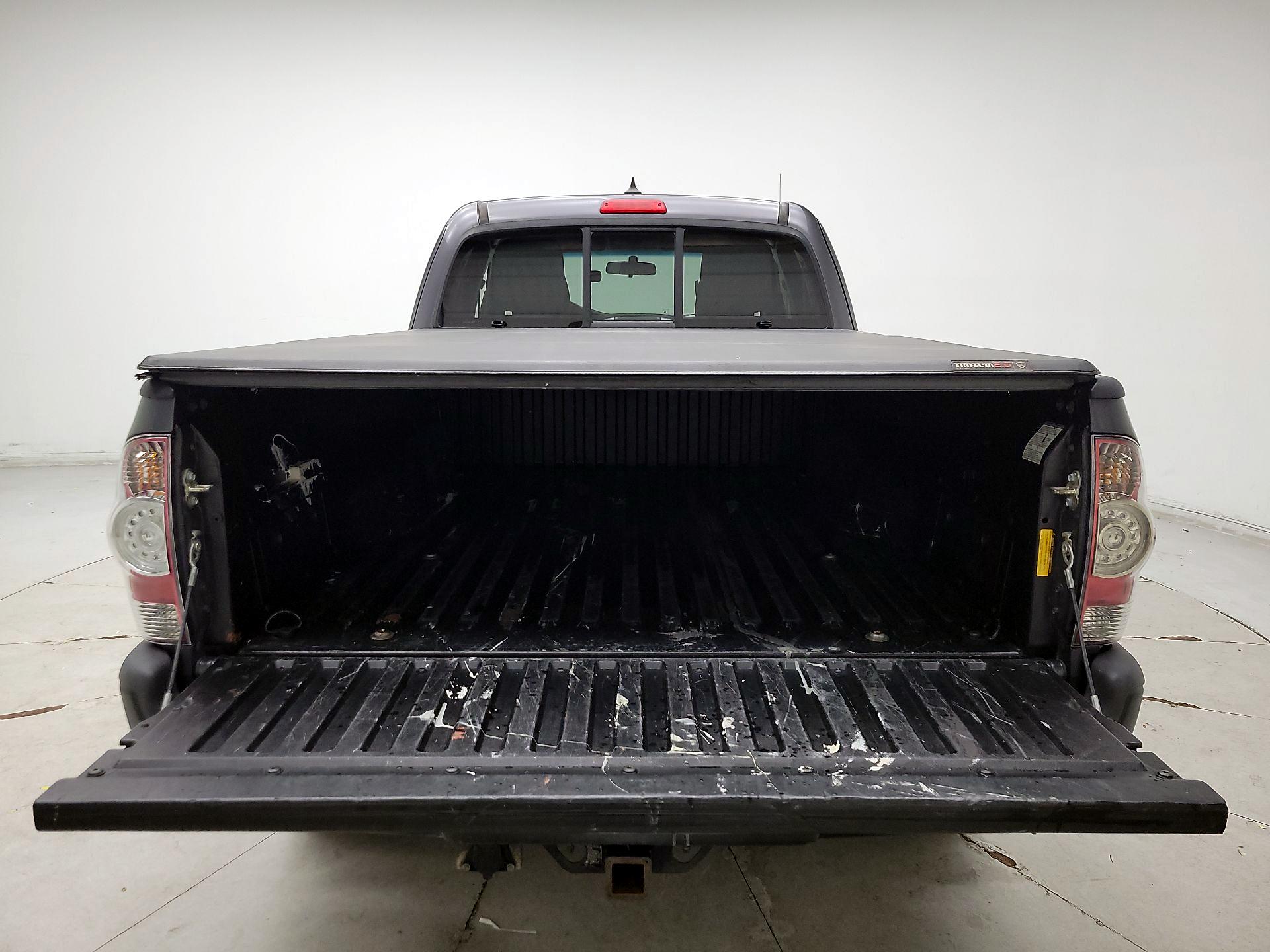 Thumbnail: 2015 Toyota Tacoma - 20