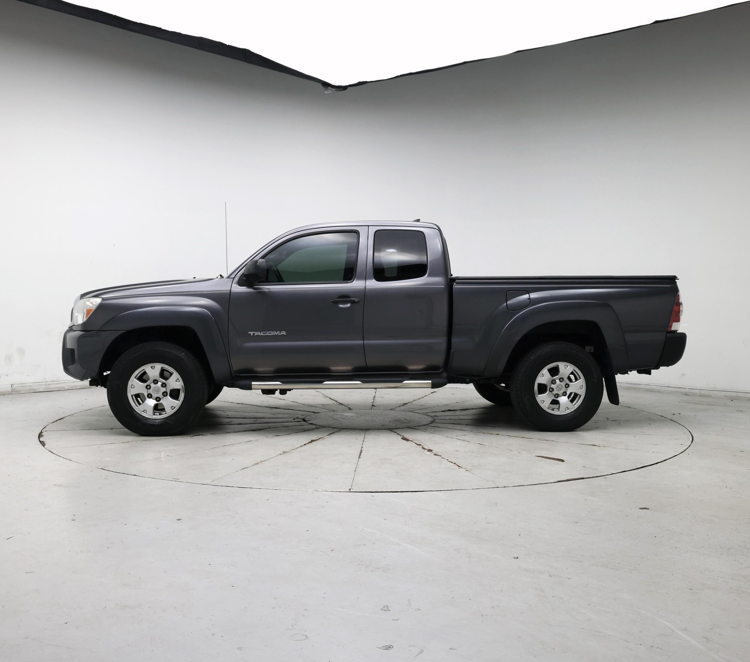 Thumbnail: 2015 Toyota Tacoma - 3