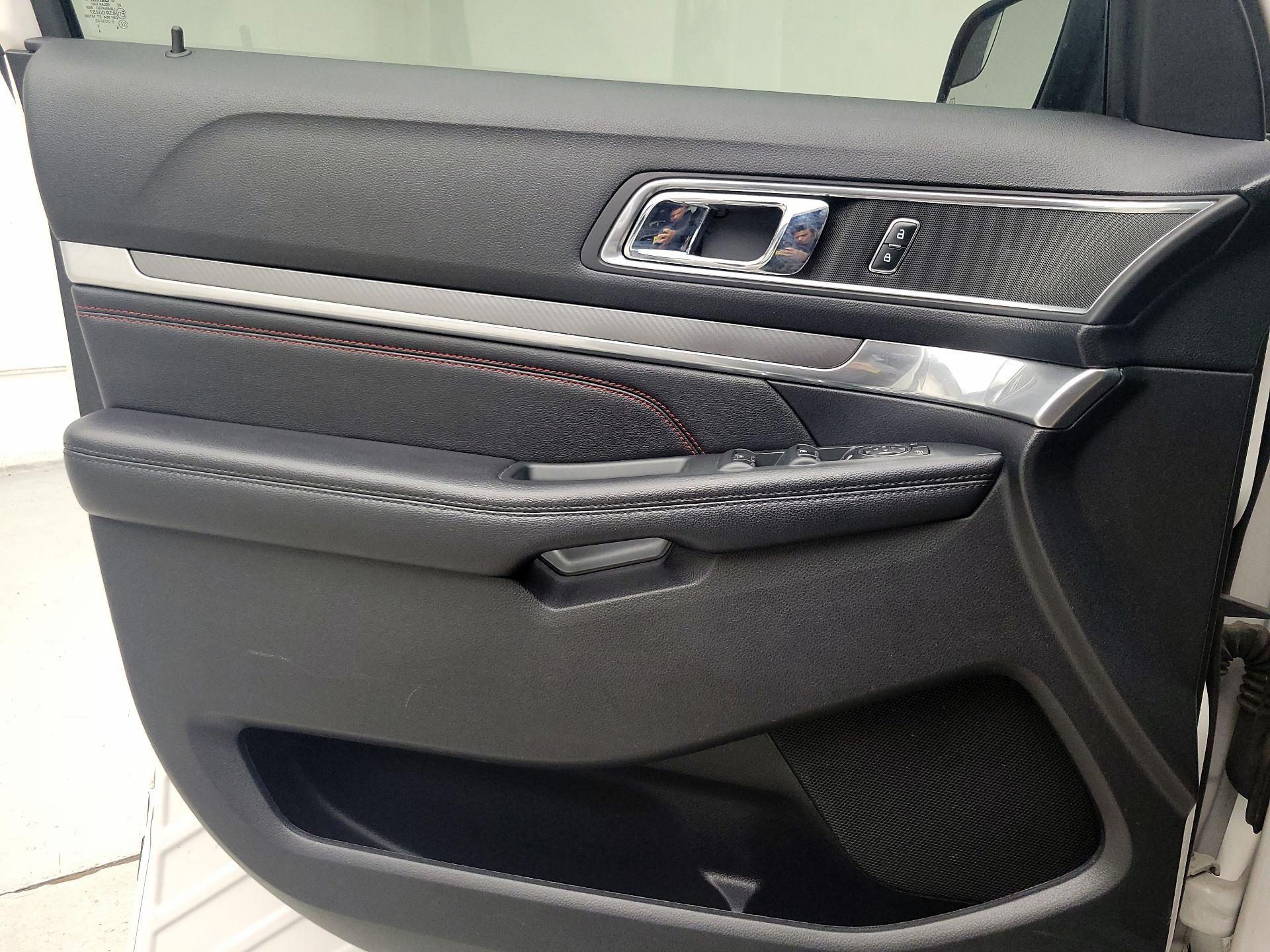 Thumbnail: 2016 Ford Explorer - 12