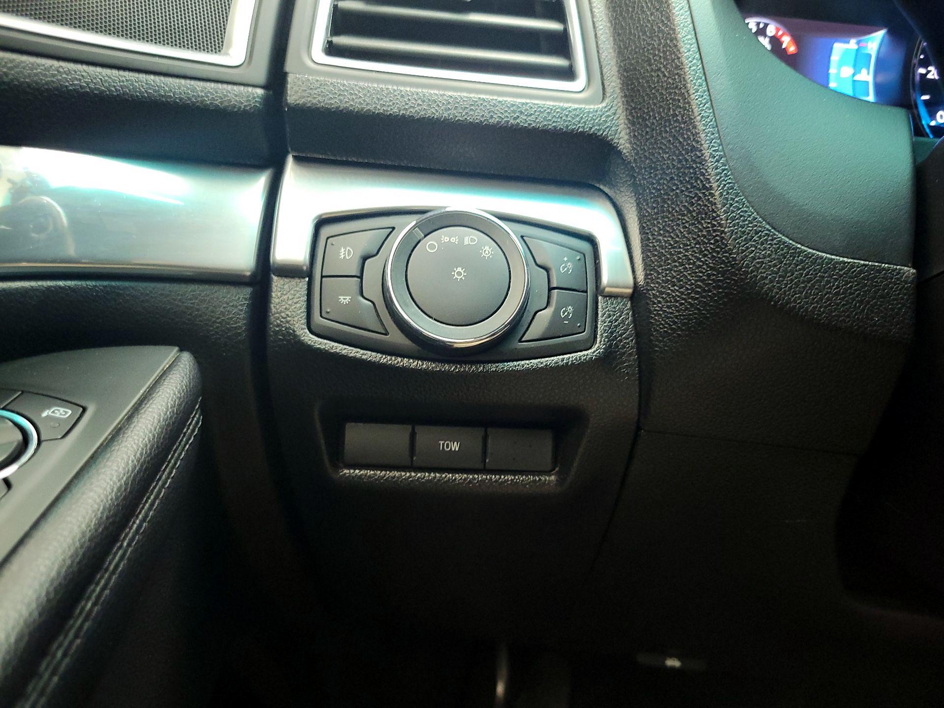 Thumbnail: 2016 Ford Explorer - 13