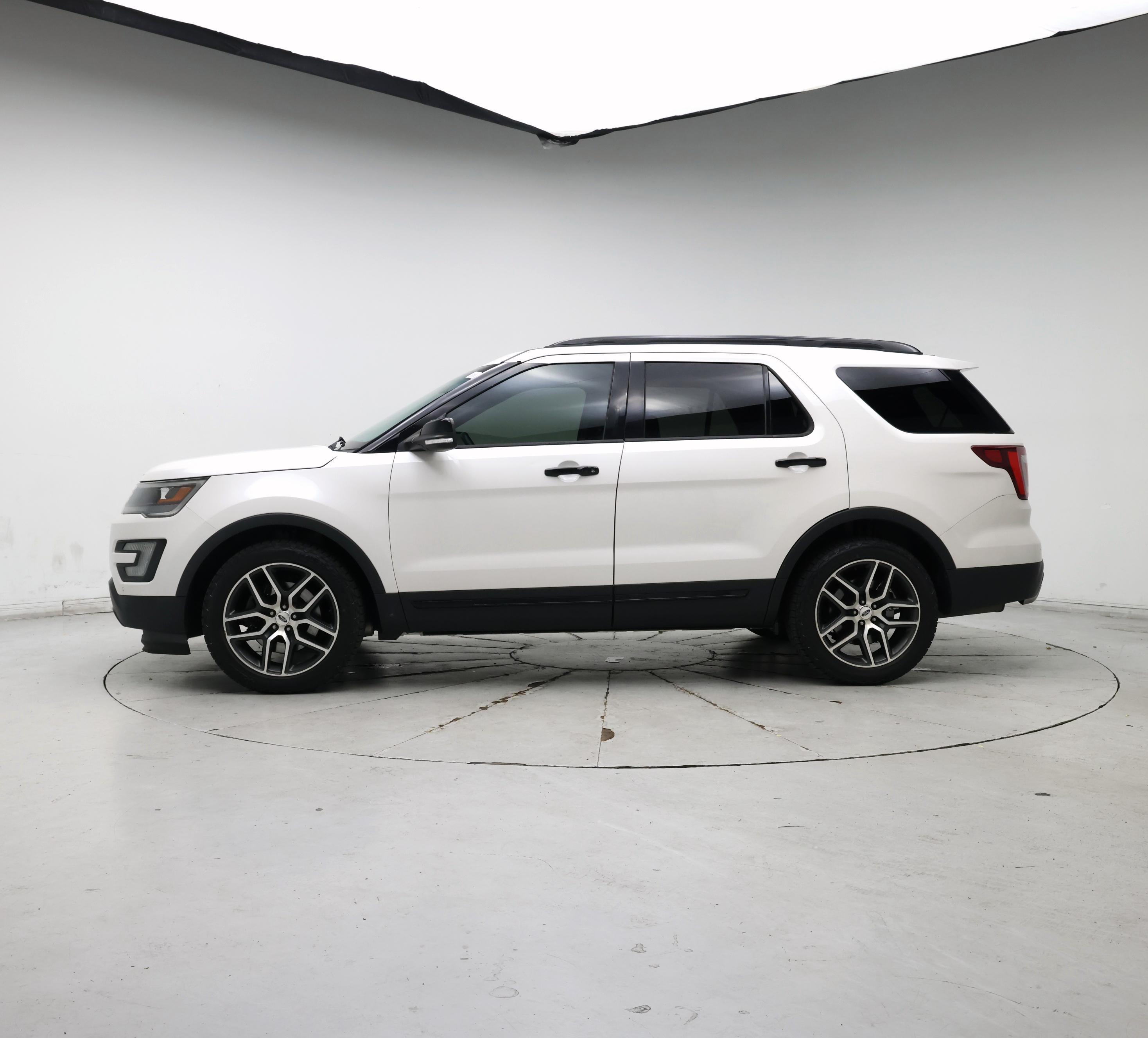 Thumbnail: 2016 Ford Explorer - 3