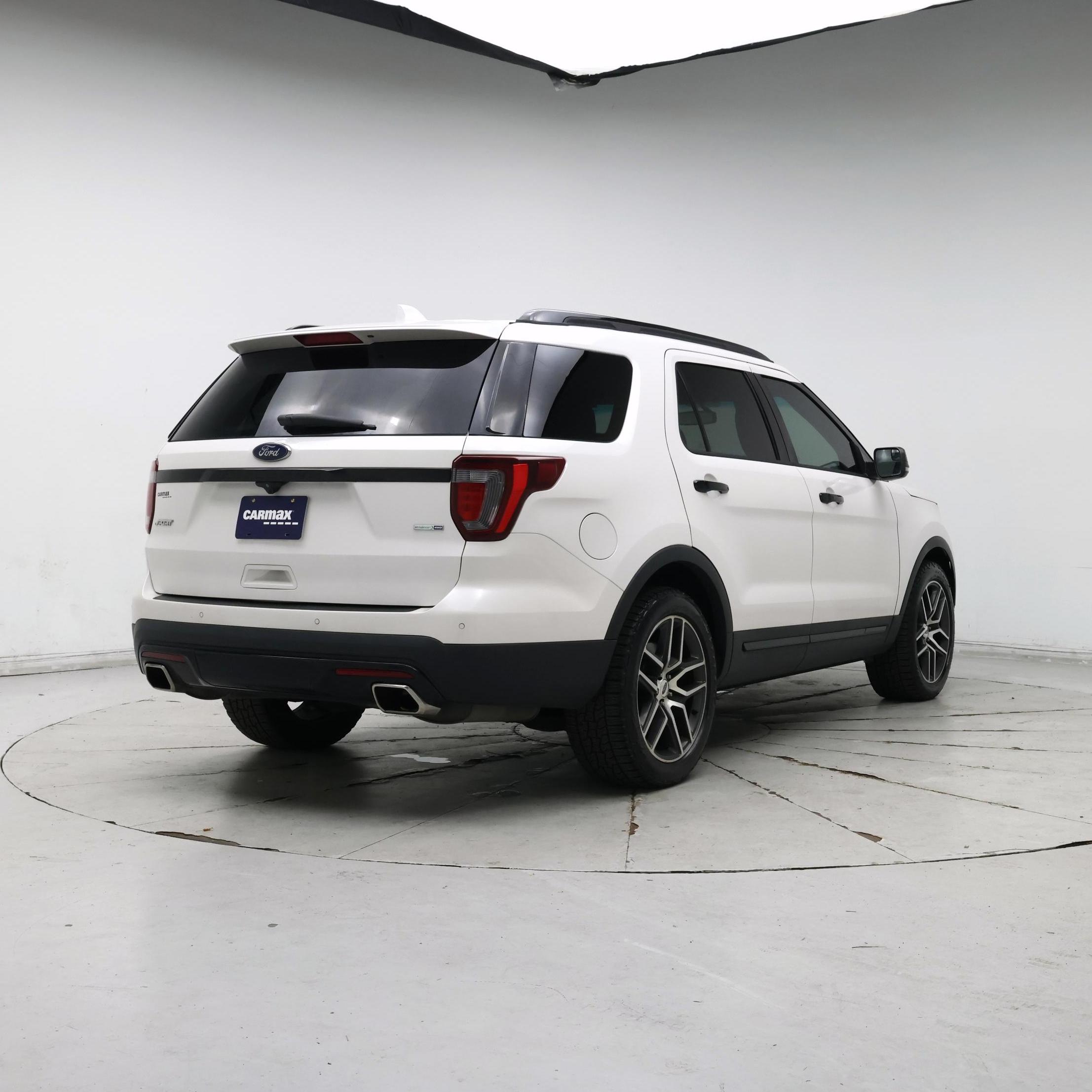 Thumbnail: 2016 Ford Explorer - 8