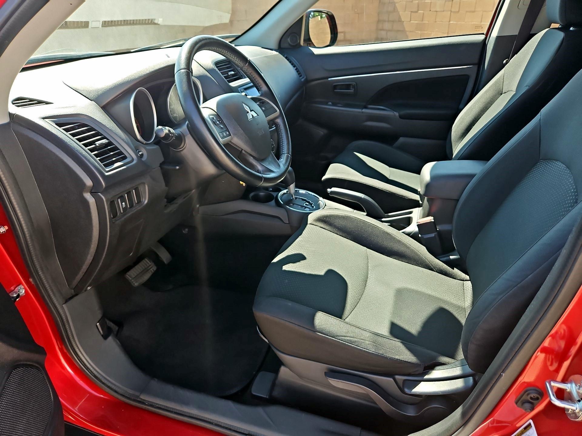 Thumbnail: 2015 Mitsubishi Outlander Sport - 9