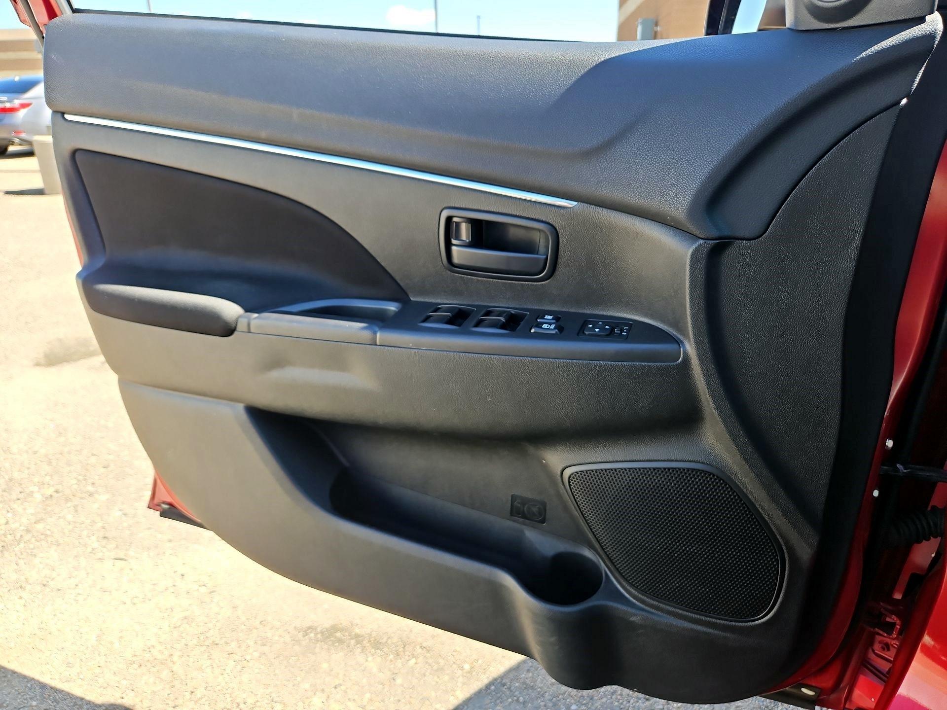 Thumbnail: 2015 Mitsubishi Outlander Sport - 10
