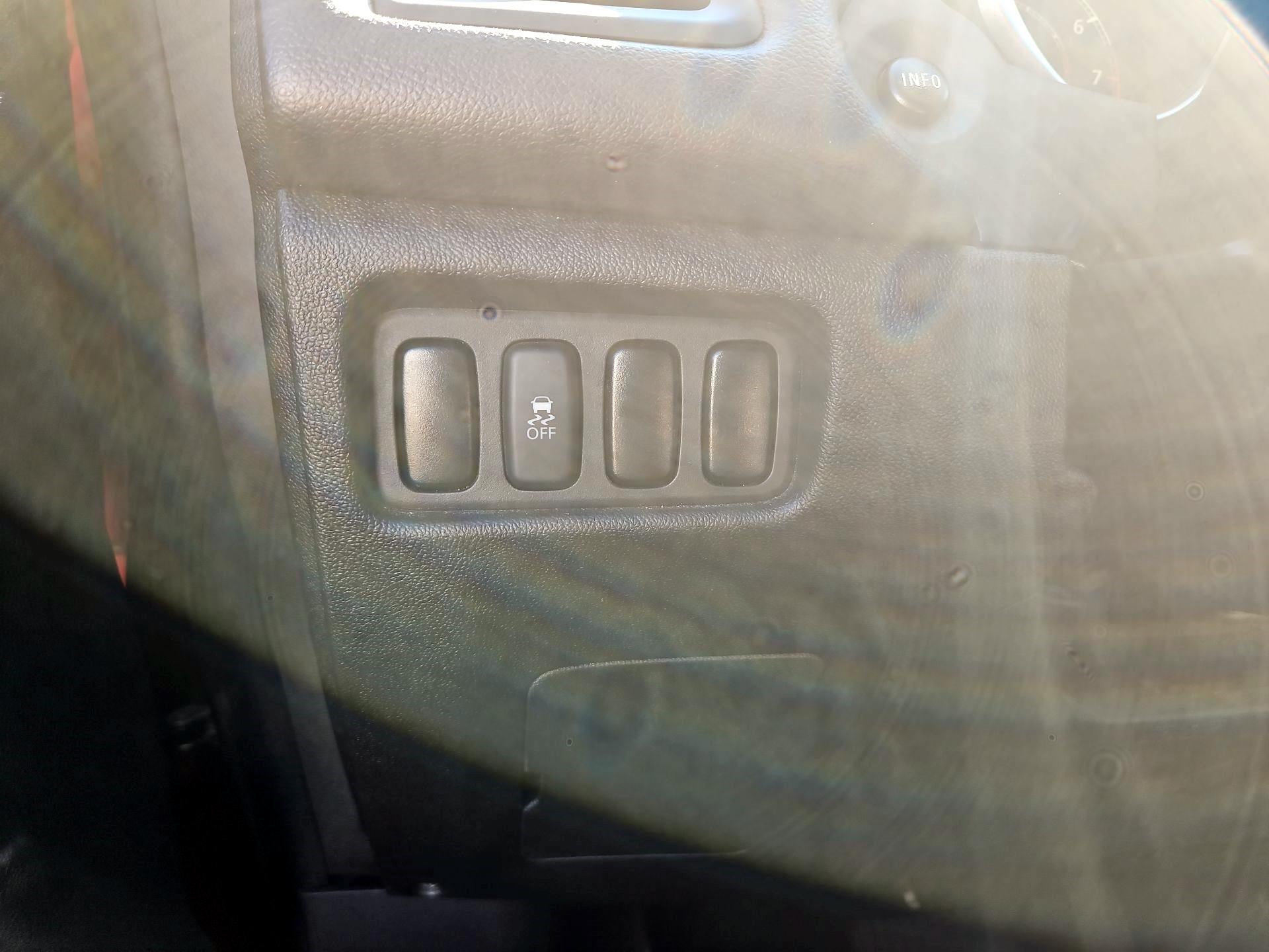 Thumbnail: 2015 Mitsubishi Outlander Sport - 11