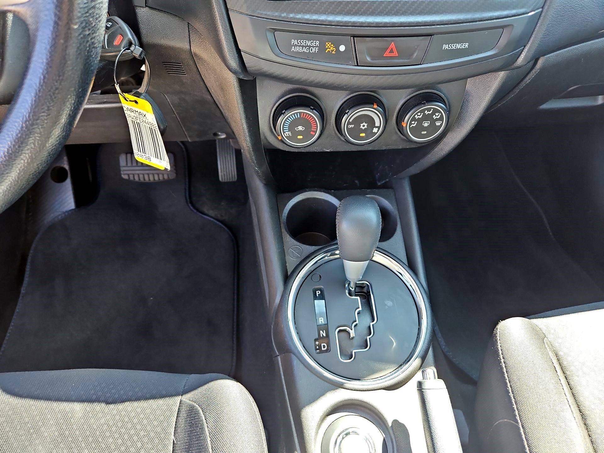 Thumbnail: 2015 Mitsubishi Outlander Sport - 14