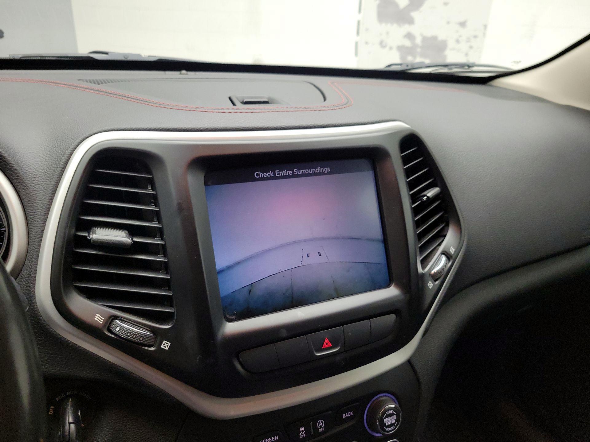 Thumbnail: 2015 Jeep Cherokee - 13