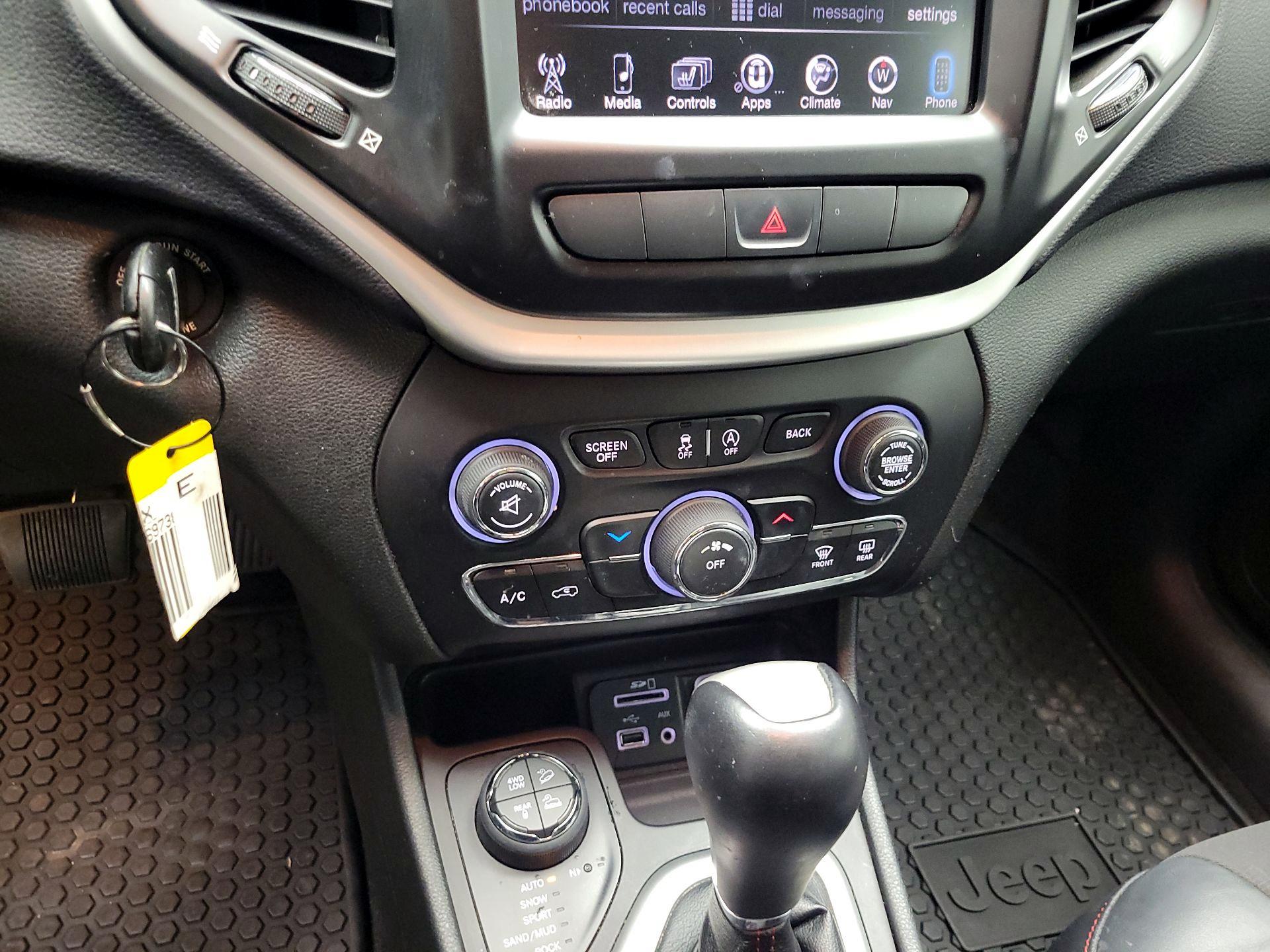 Thumbnail: 2015 Jeep Cherokee - 15