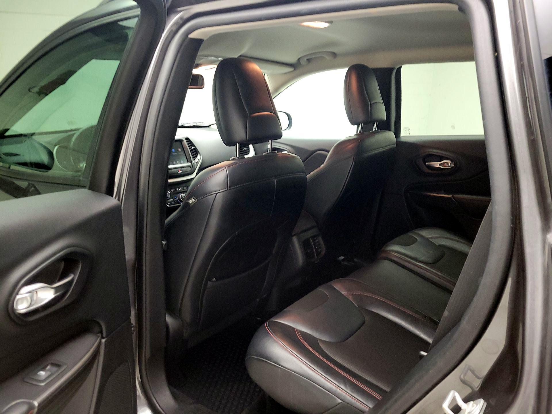 Thumbnail: 2015 Jeep Cherokee - 18