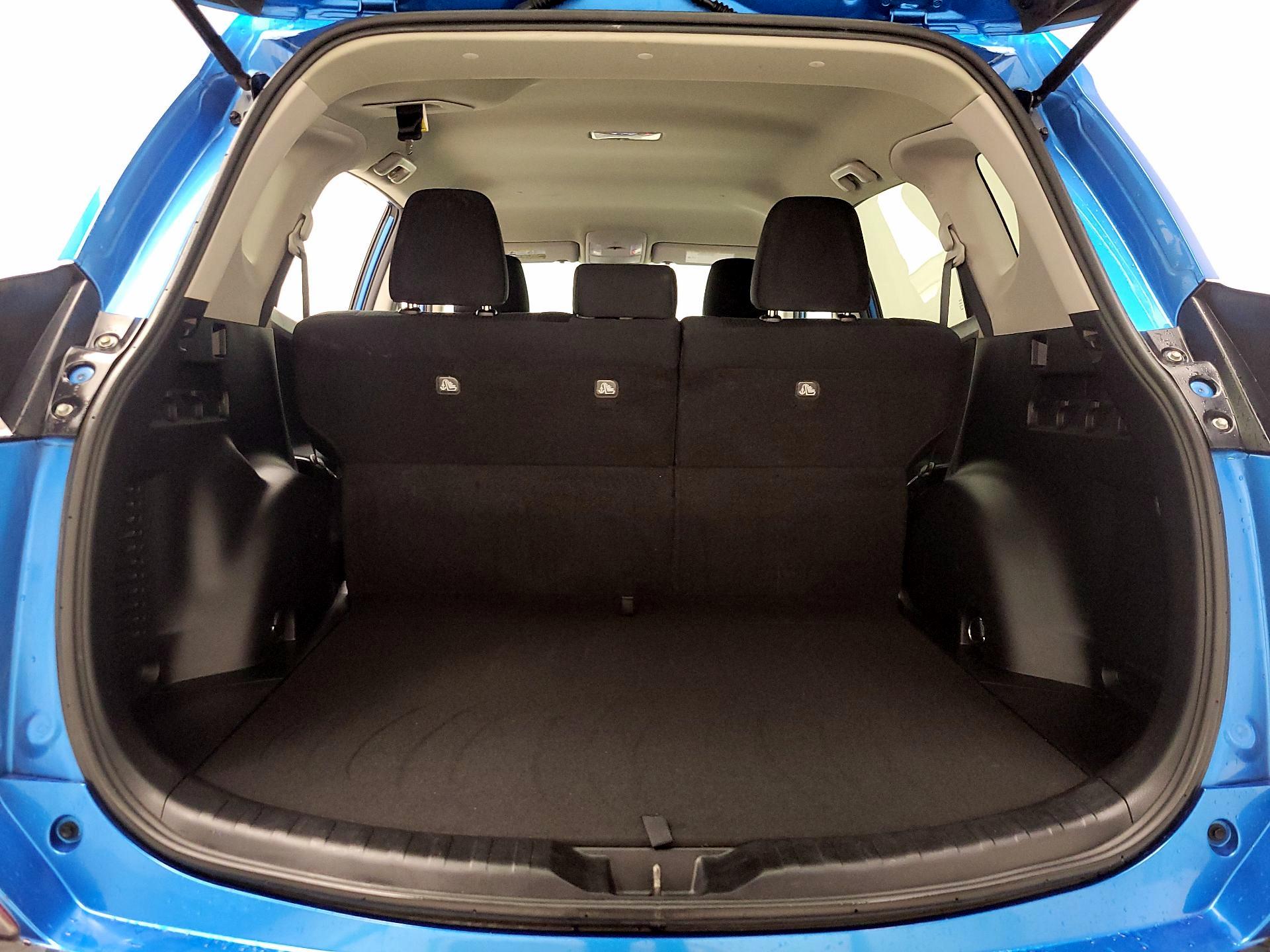 Thumbnail: 2017 Toyota RAV4 - 20