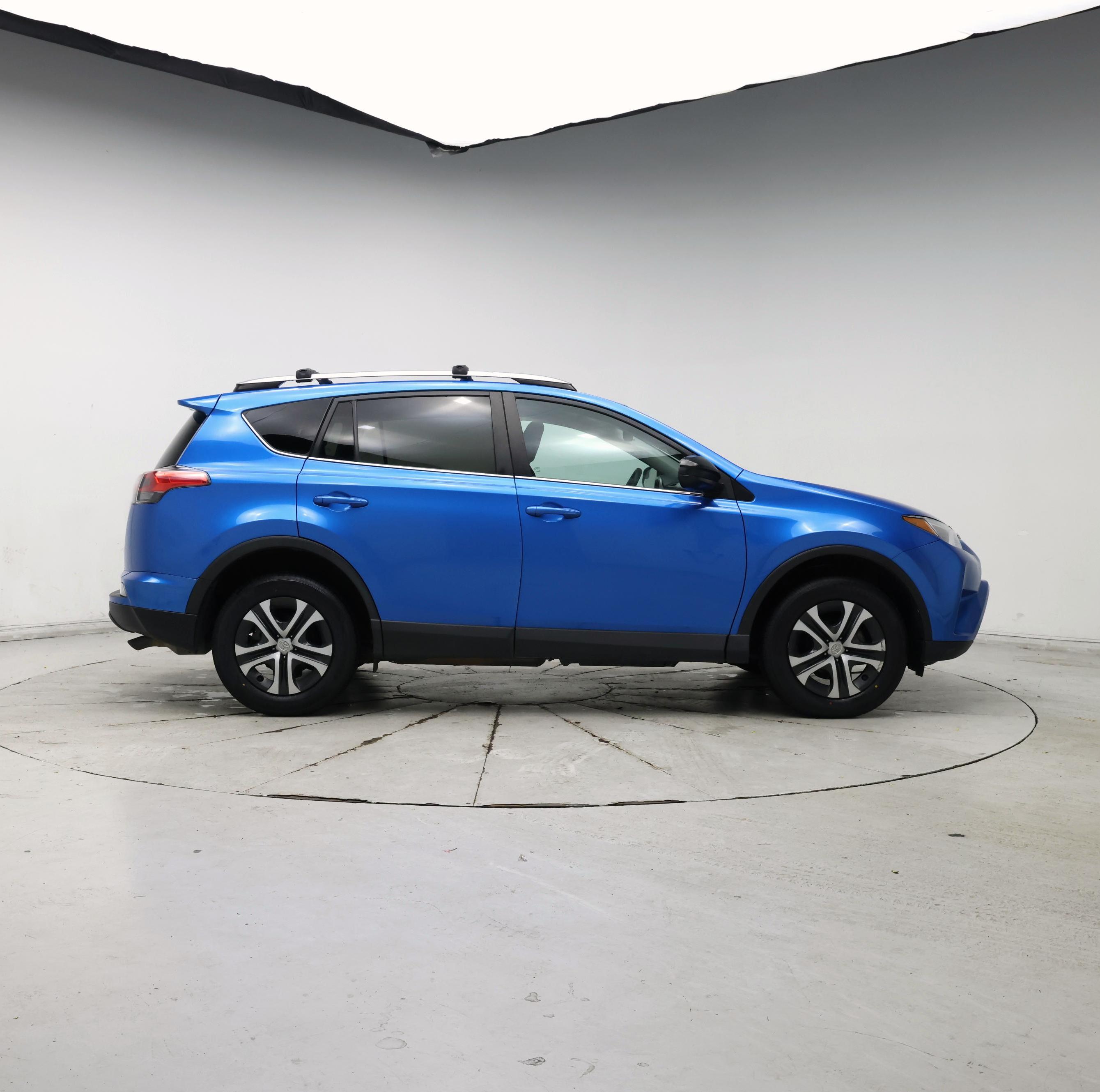 Thumbnail: 2017 Toyota RAV4 - 7