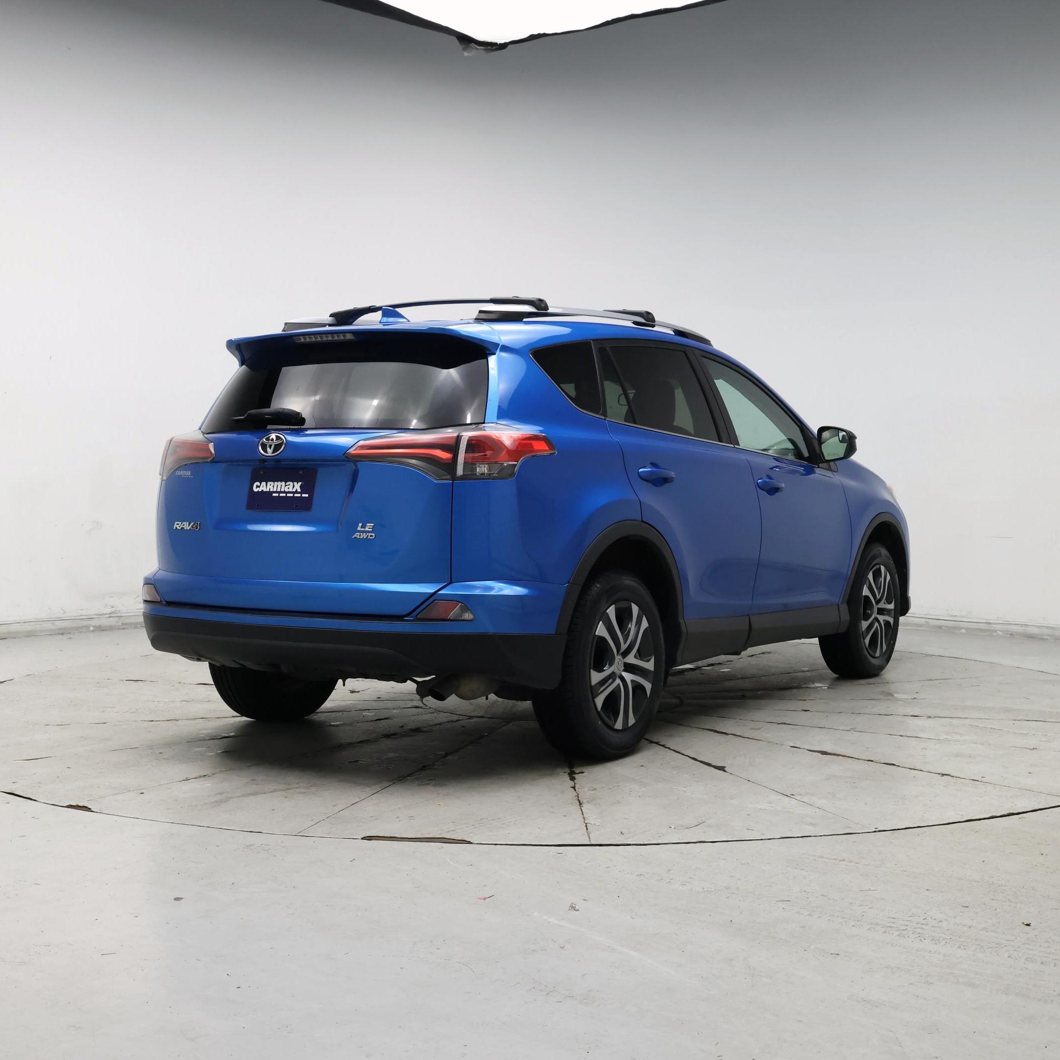 Thumbnail: 2017 Toyota RAV4 - 8