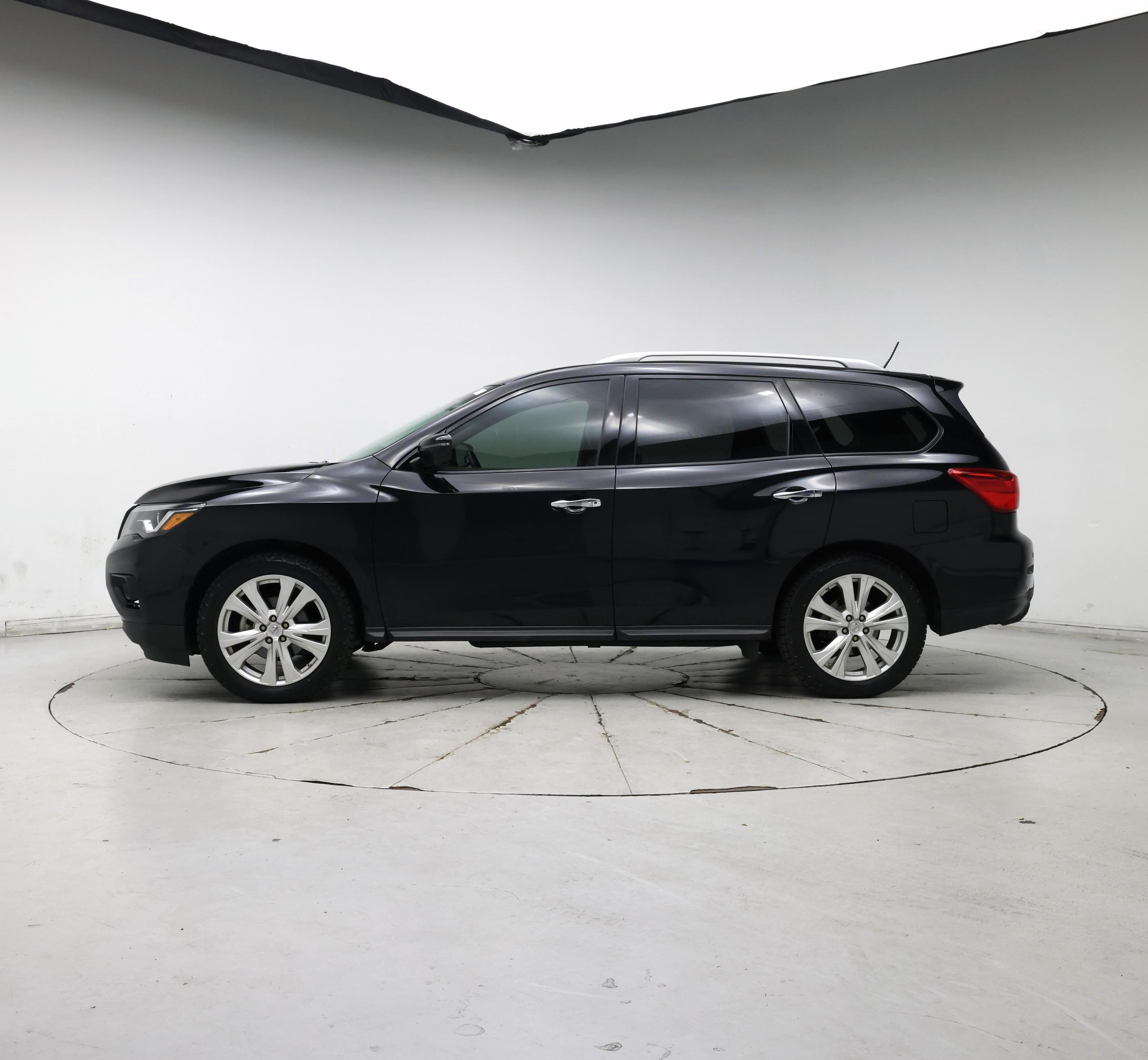 Thumbnail: 2018 Nissan Pathfinder - 3