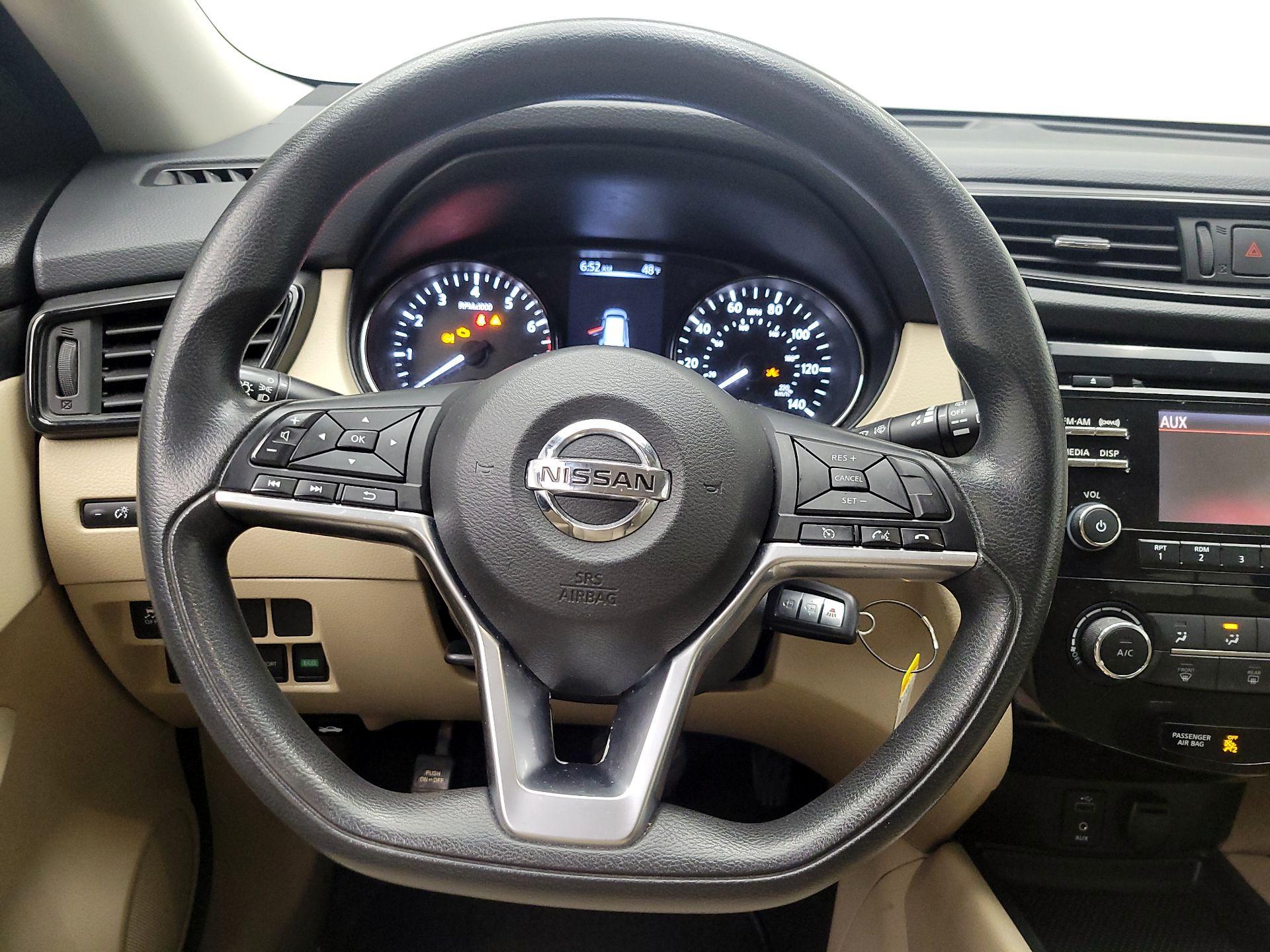 Thumbnail: 2017 Nissan Rogue - 10