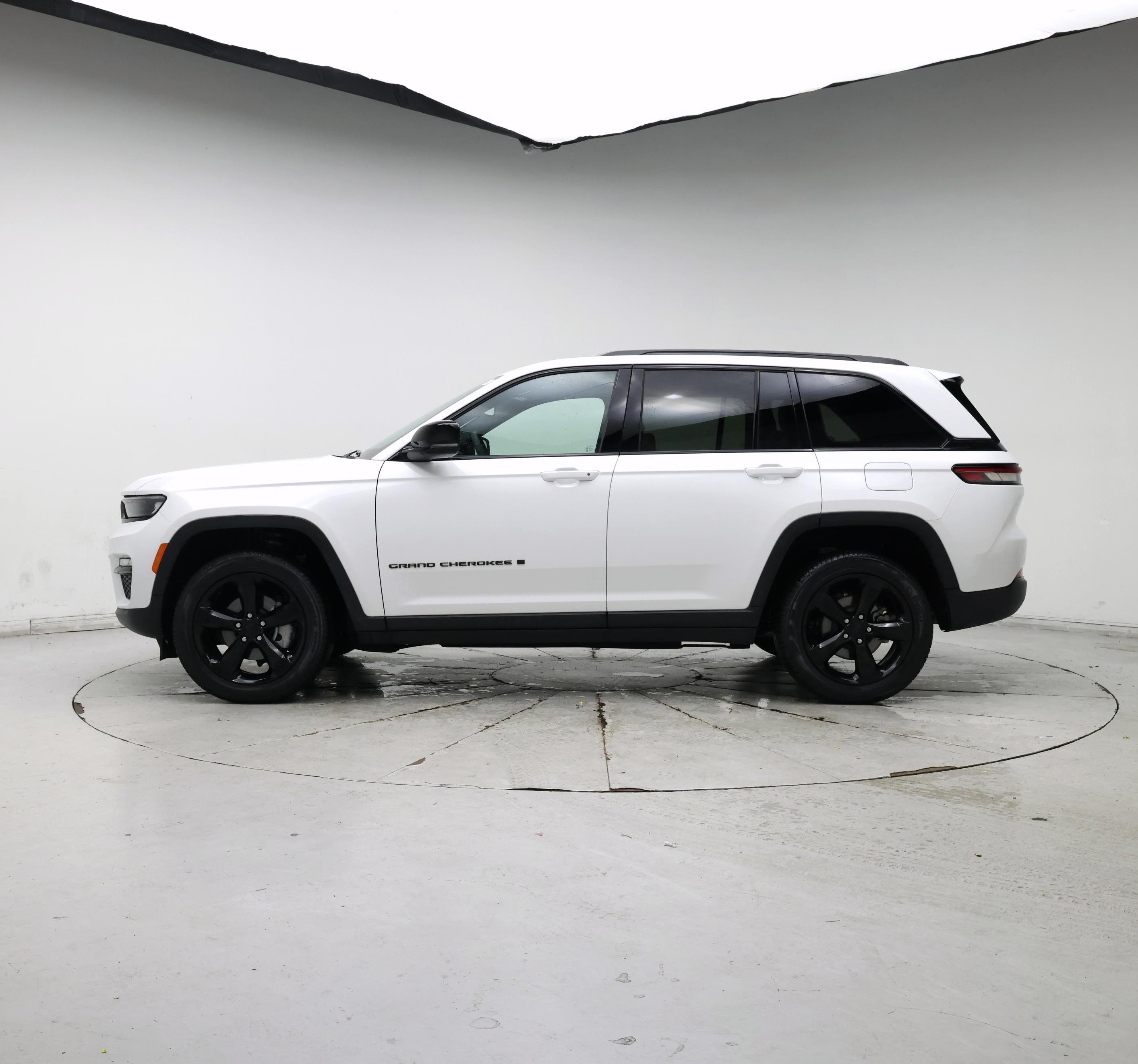 Thumbnail: 2024 Jeep Grand Cherokee - 3