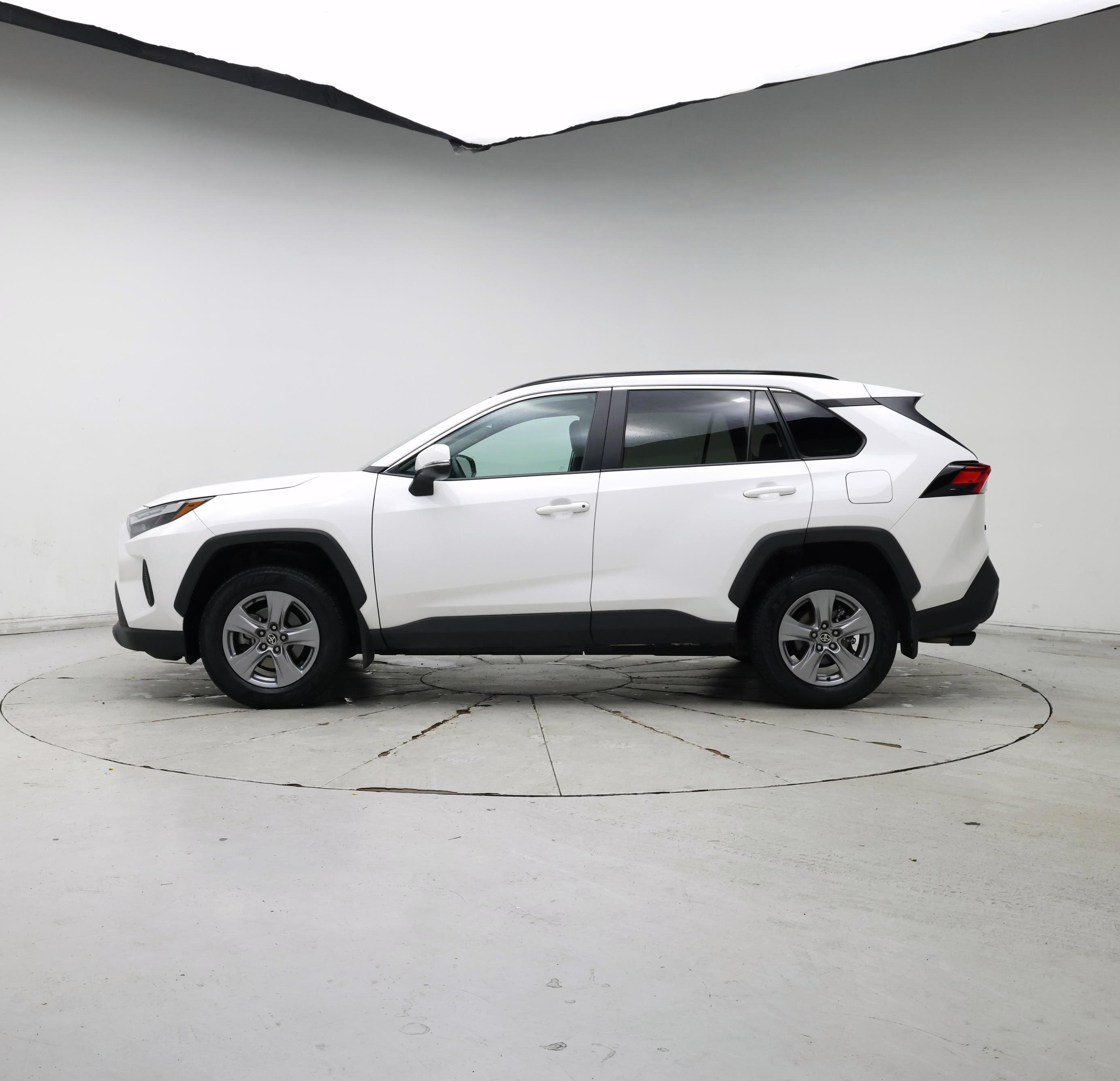 Thumbnail: 2022 Toyota RAV4 - 3