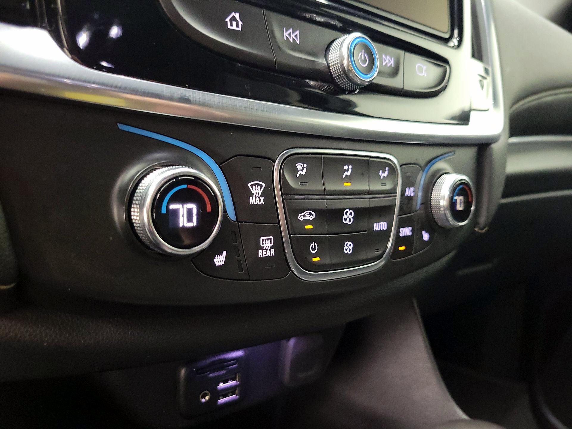 Thumbnail: 2022 Chevrolet Traverse - 17