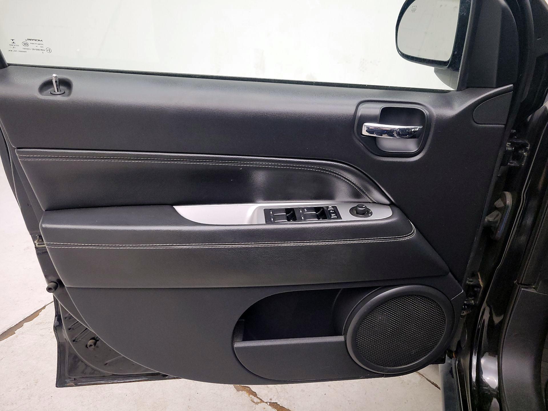 Thumbnail: 2015 Jeep Compass - 12