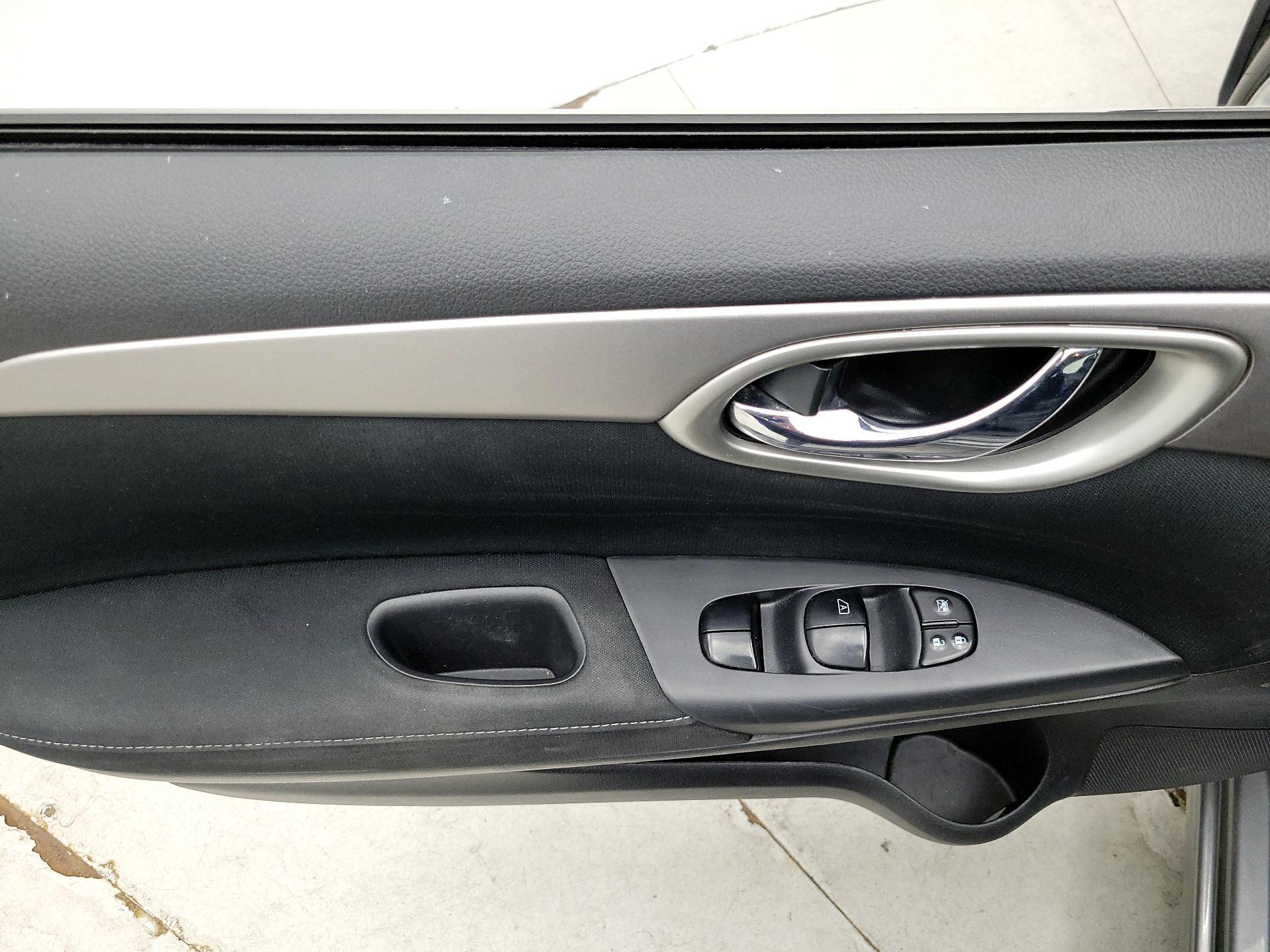 Thumbnail: 2015 Nissan Sentra - 12